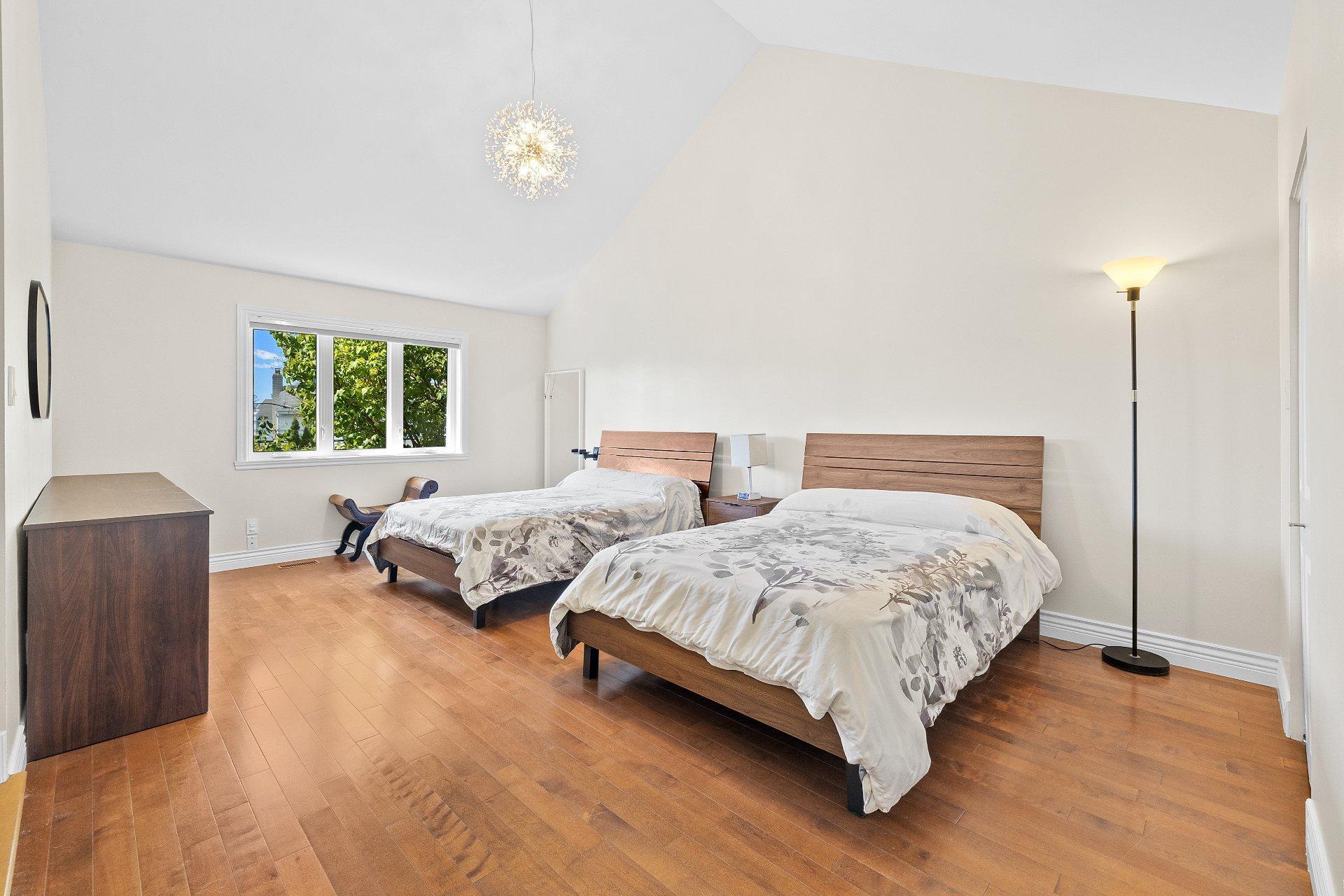 









619


Rue Lajeunesse

,
Laval (Sainte-Dorothée),




QC
H7X3K5

