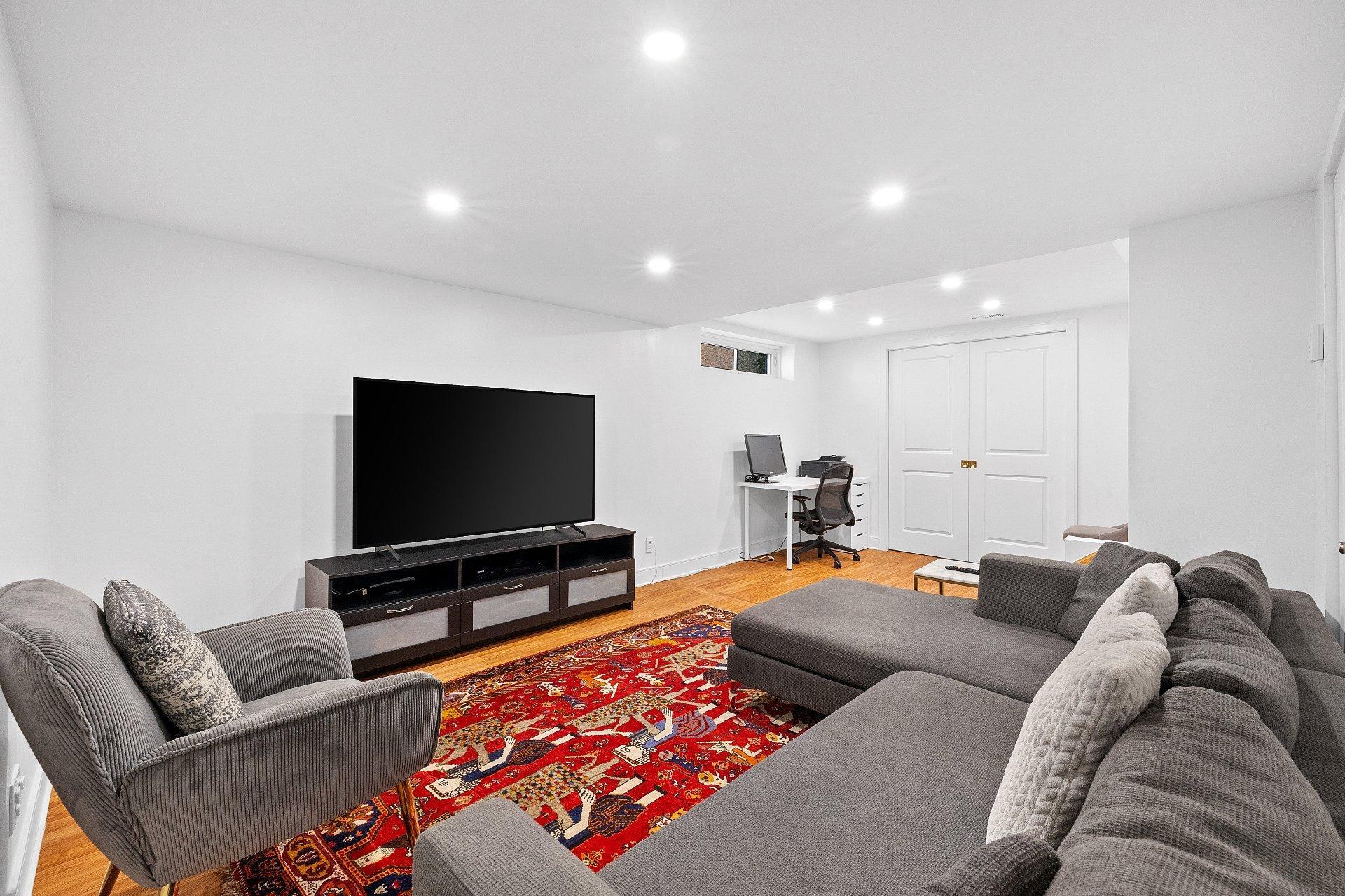 









619


Rue Lajeunesse

,
Laval (Sainte-Dorothée),




QC
H7X3K5

