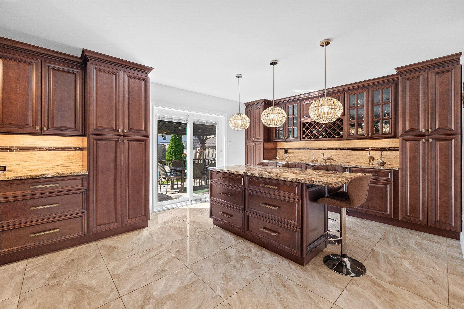 









619


Rue Lajeunesse

,
Laval (Sainte-Dorothée),




QC
H7X3K5

