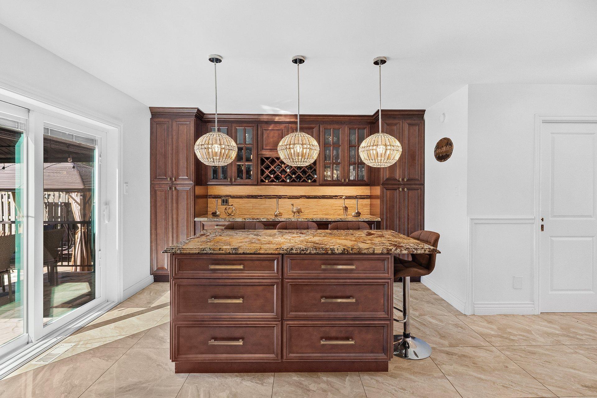 









619


Rue Lajeunesse

,
Laval (Sainte-Dorothée),




QC
H7X3K5

