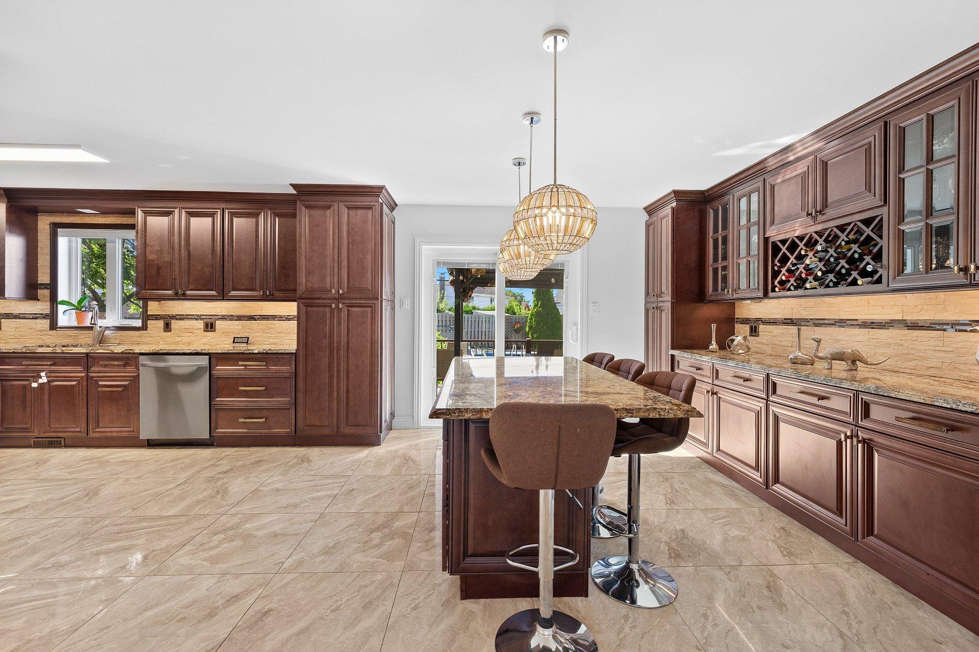 









619


Rue Lajeunesse

,
Laval (Sainte-Dorothée),




QC
H7X3K5

