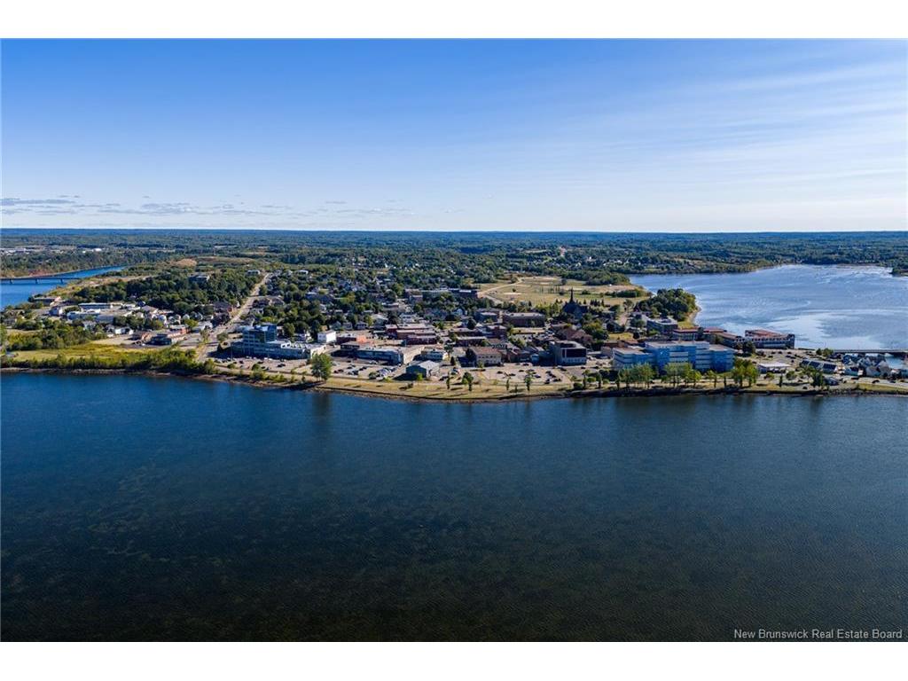 









275


Main

ST,
Bathurst,




NB
E2A 1A9

