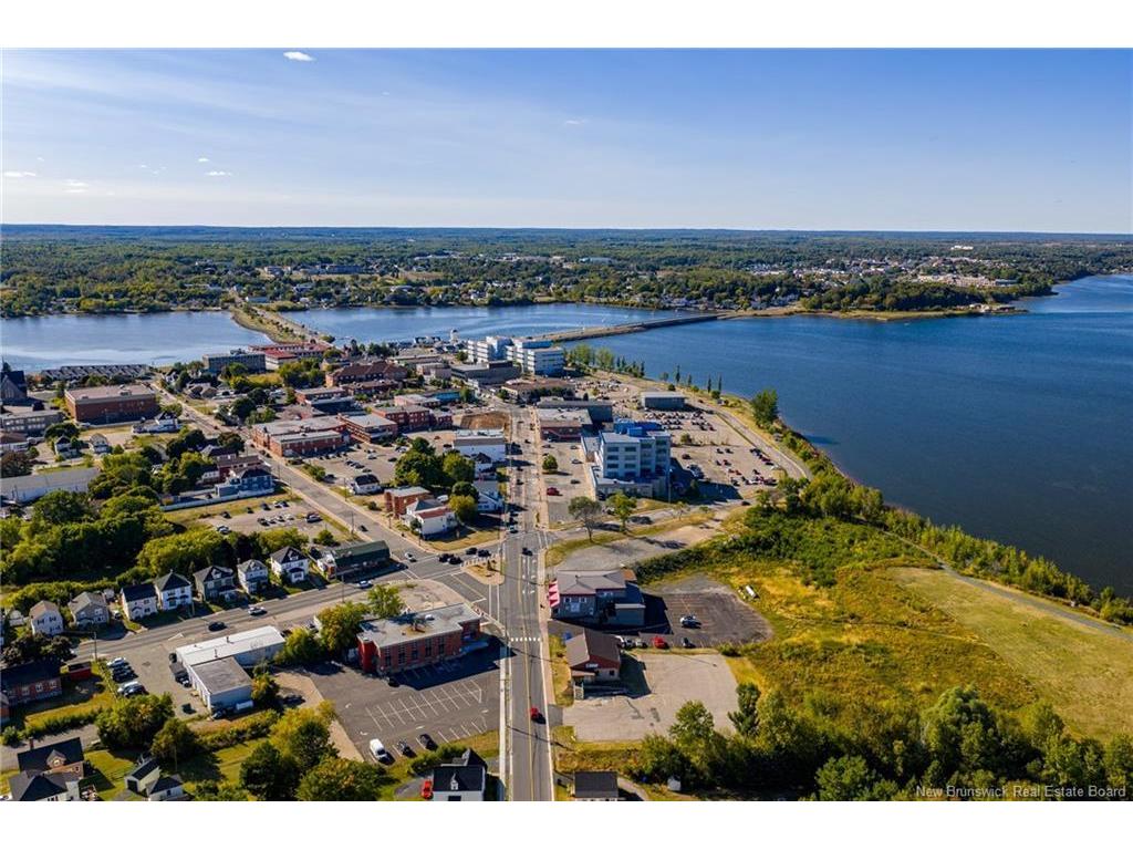 









275


Main

ST,
Bathurst,




NB
E2A 1A9

