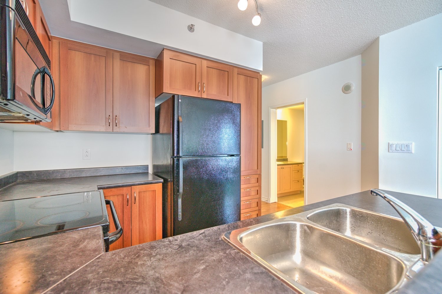 









651


Rue de la Montagne

, 502,
Montréal (Ville-Marie),




QC
H3C0G3

