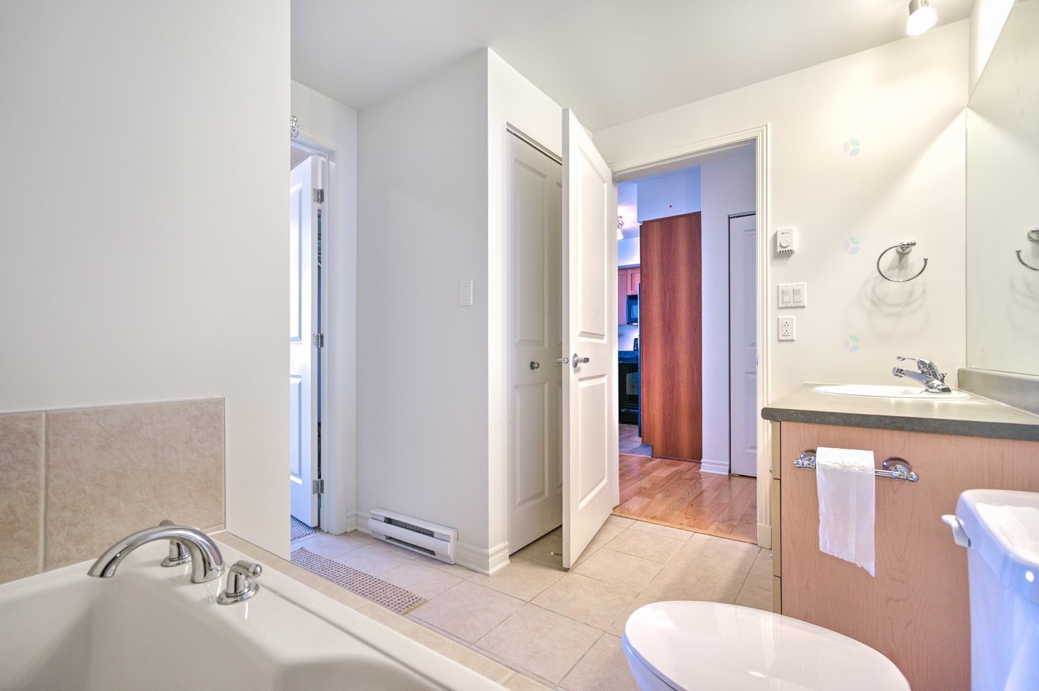 









651


Rue de la Montagne

, 502,
Montréal (Ville-Marie),




QC
H3C0G3

