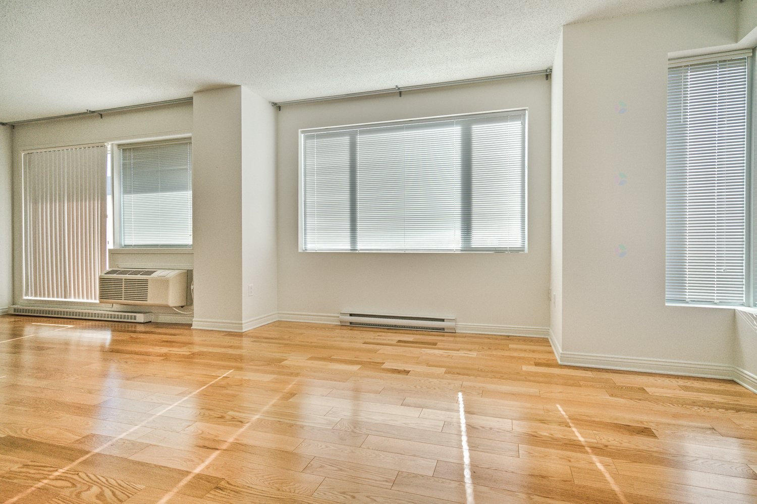 









651


Rue de la Montagne

, 502,
Montréal (Ville-Marie),




QC
H3C0G3

