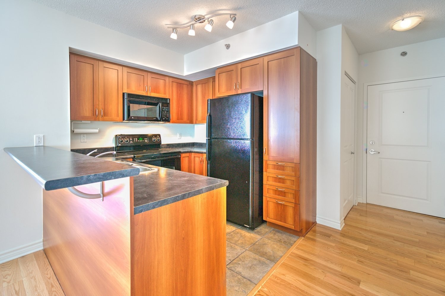 









651


Rue de la Montagne

, 502,
Montréal (Ville-Marie),




QC
H3C0G3

