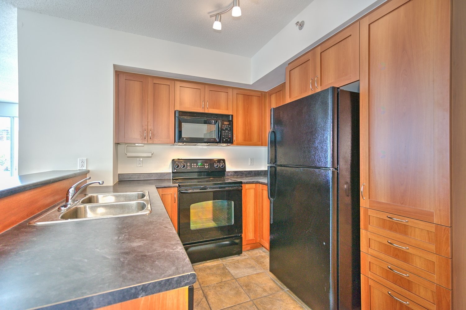 









651


Rue de la Montagne

, 502,
Montréal (Ville-Marie),




QC
H3C0G3

