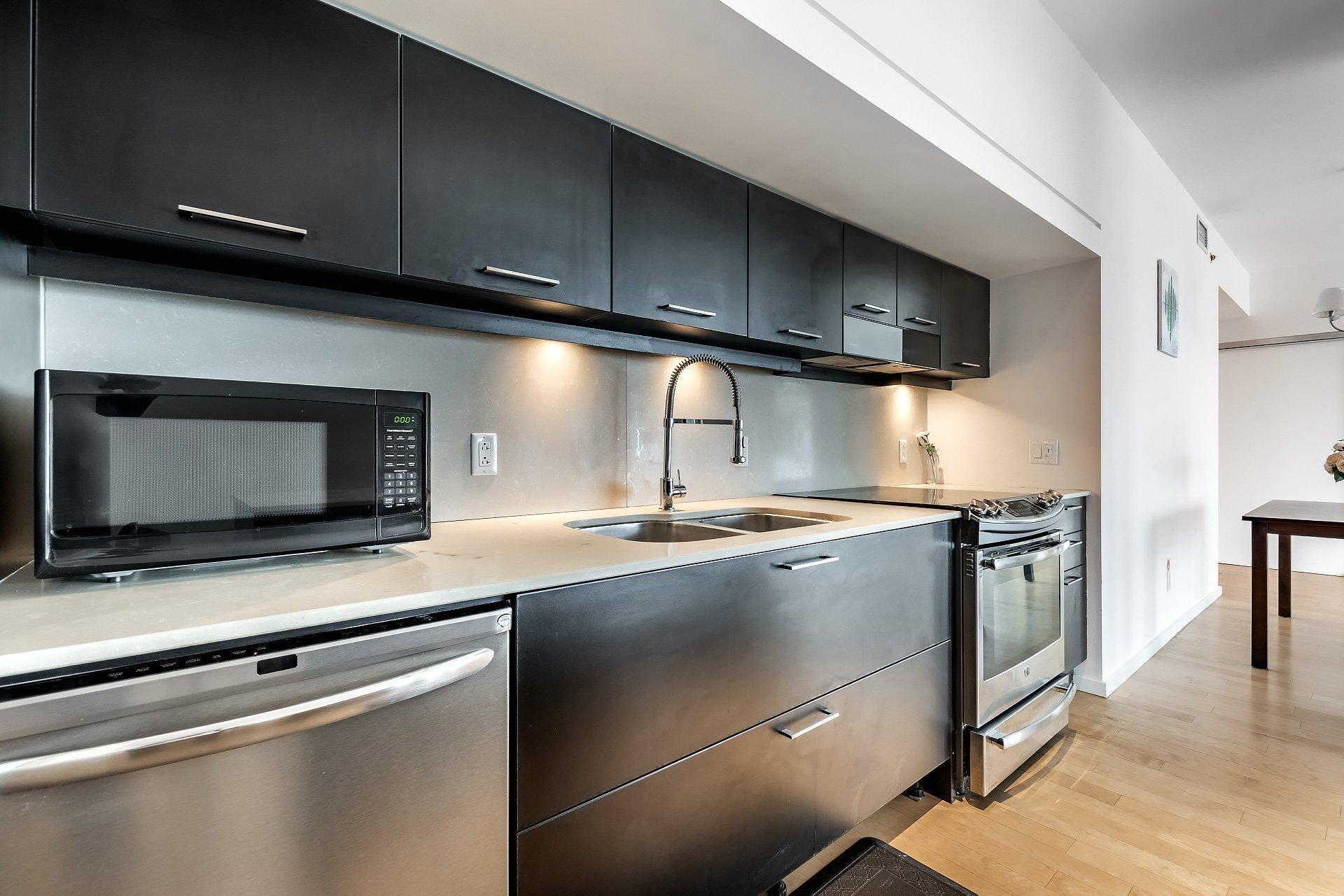 









350


Boul. De Maisonneuve O.

, 2006,
Montréal (Ville-Marie),




QC
H3A0B4

