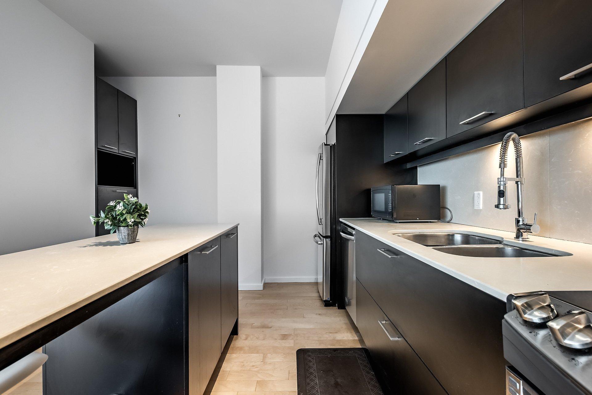 









350


Boul. De Maisonneuve O.

, 2006,
Montréal (Ville-Marie),




QC
H3A0B4

