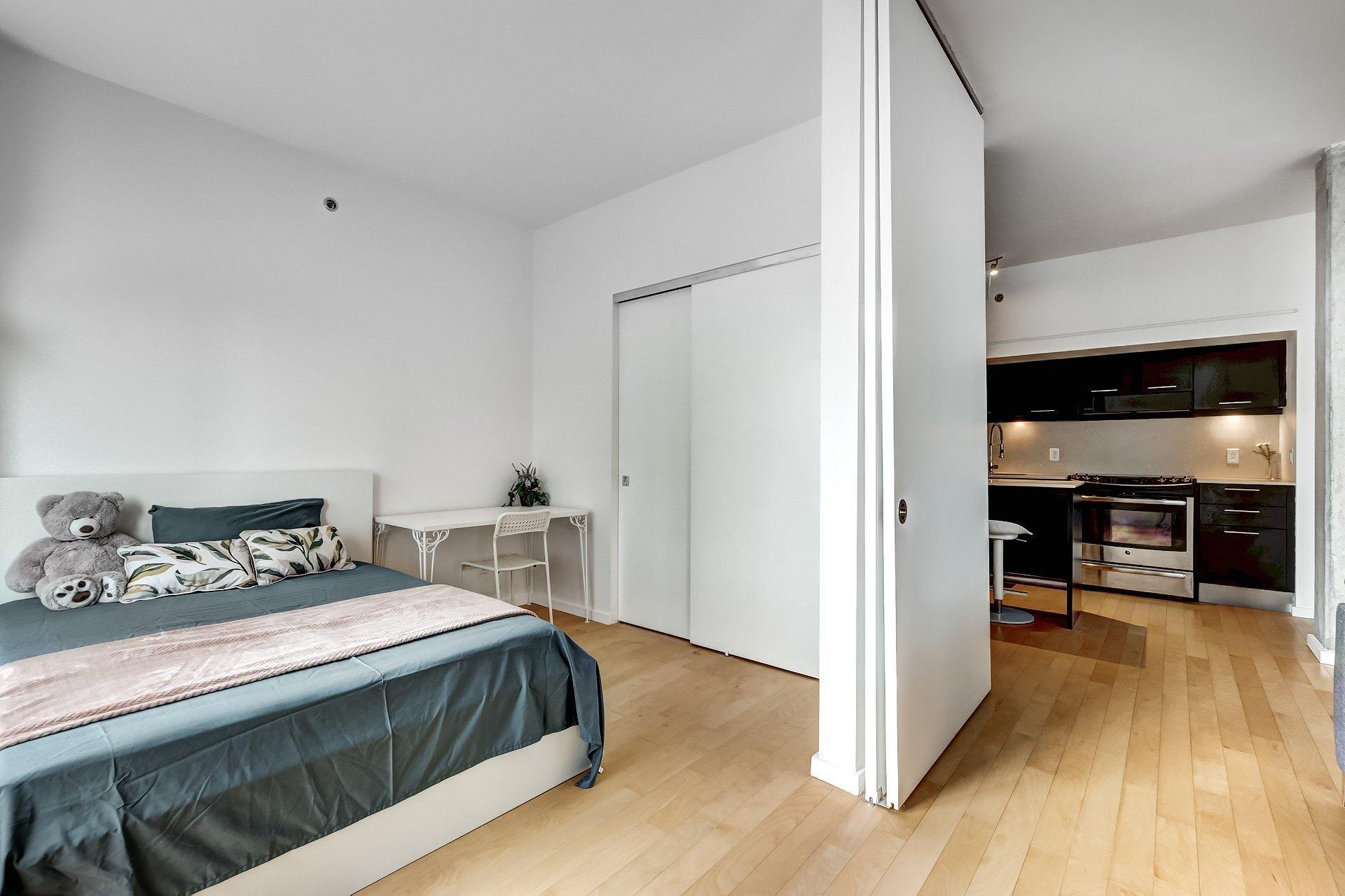 









350


Boul. De Maisonneuve O.

, 2006,
Montréal (Ville-Marie),




QC
H3A0B4

