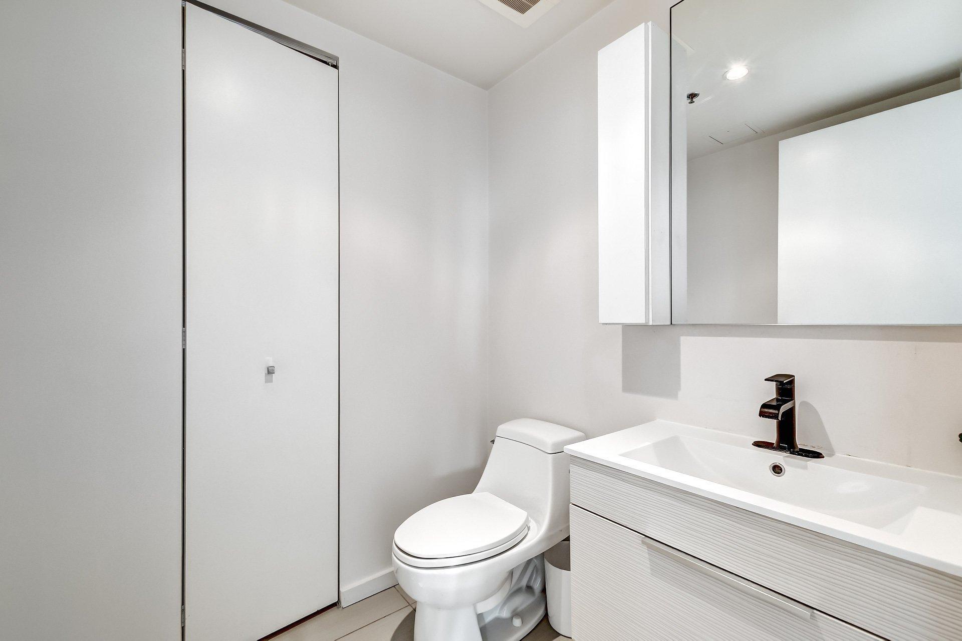 









350


Boul. De Maisonneuve O.

, 2006,
Montréal (Ville-Marie),




QC
H3A0B4

