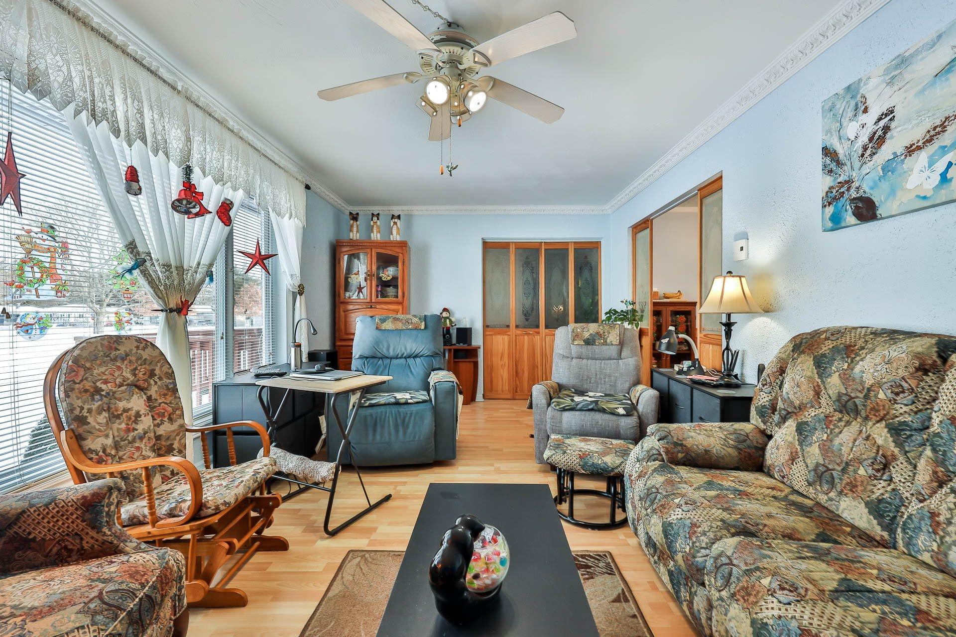 









136

 - 138


Rue Acres

,
Gatineau (Buckingham),




QC
J8L1W2

