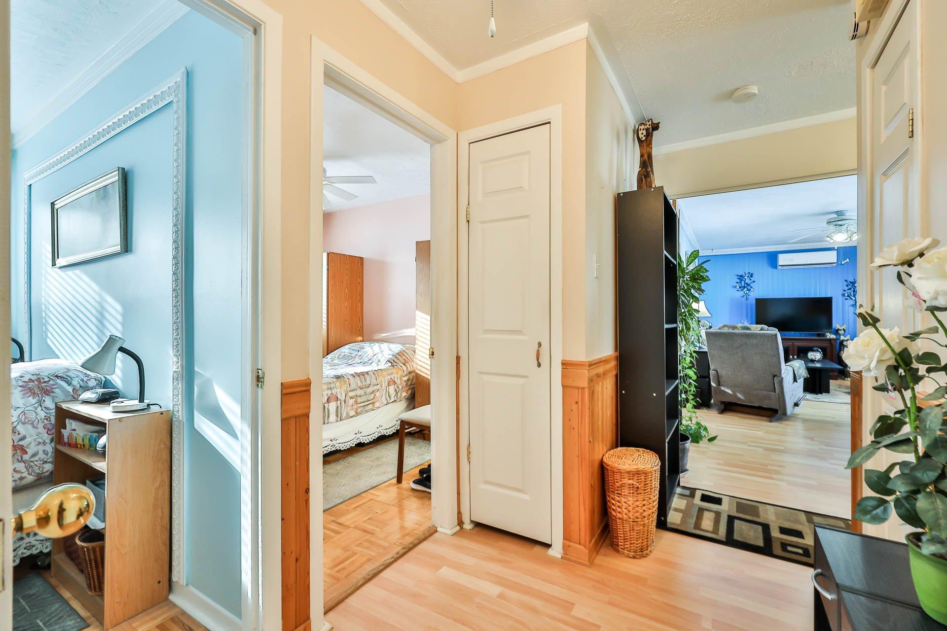 









136

 - 138


Rue Acres

,
Gatineau (Buckingham),




QC
J8L1W2

