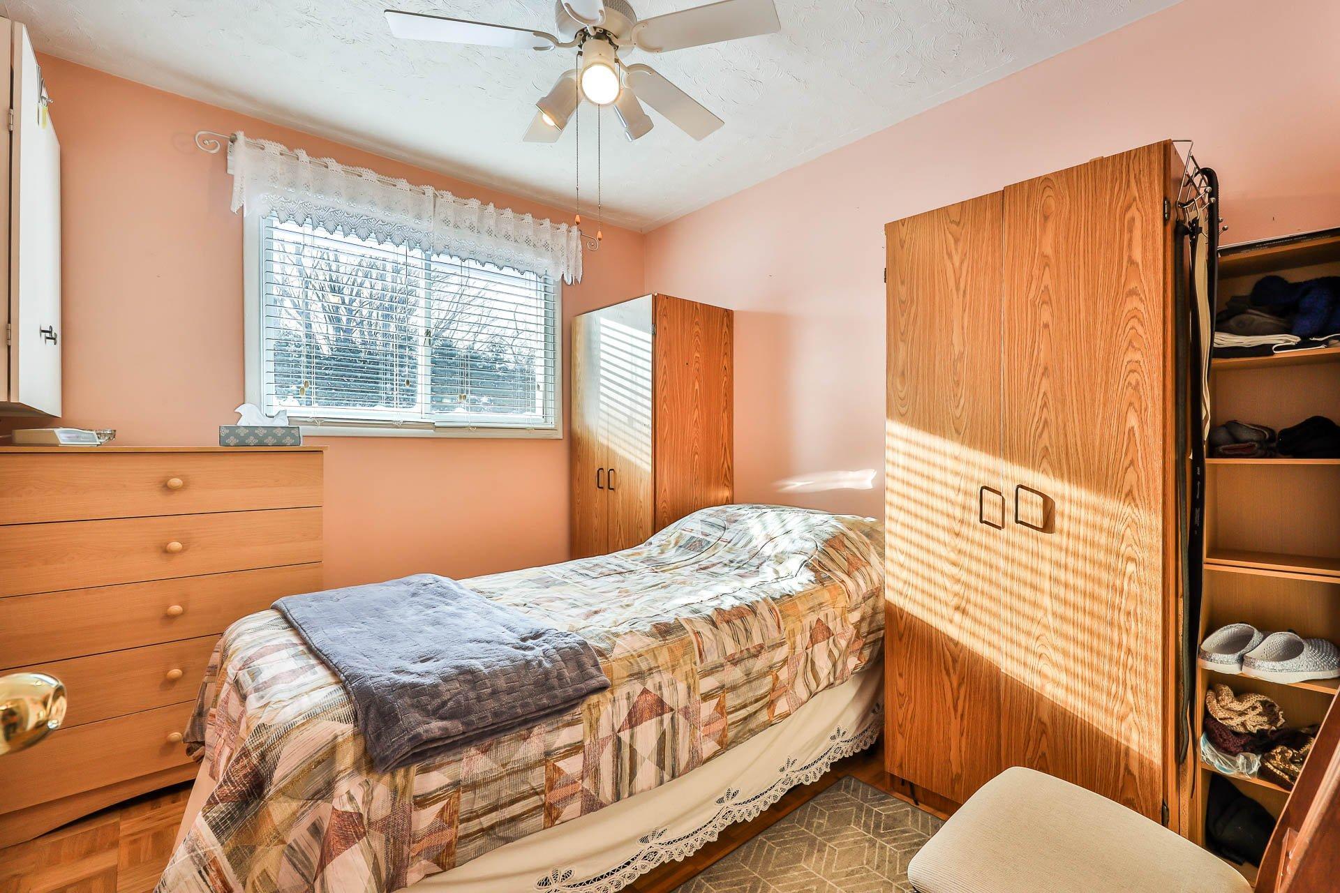 









136

 - 138


Rue Acres

,
Gatineau (Buckingham),




QC
J8L1W2

