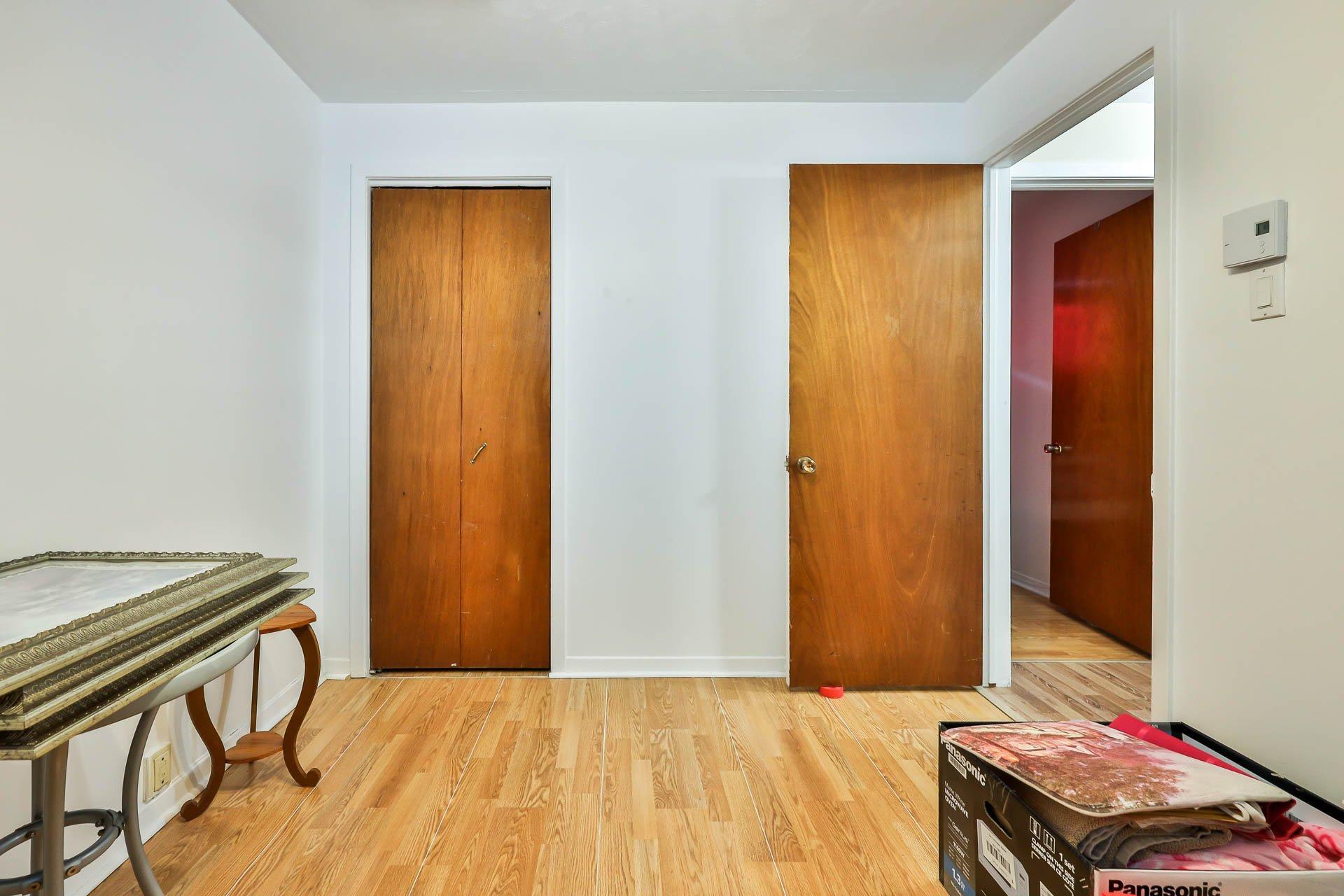 









136

 - 138


Rue Acres

,
Gatineau (Buckingham),




QC
J8L1W2

