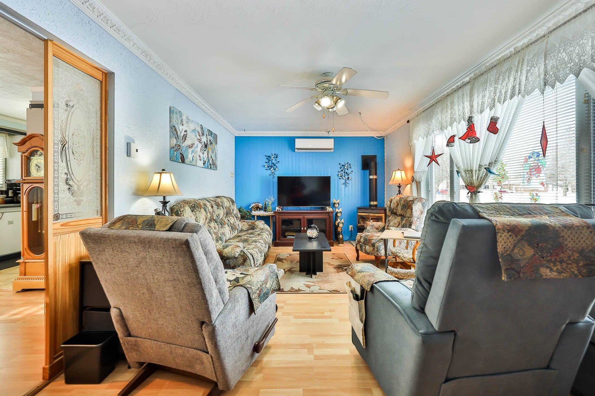 









136

 - 138


Rue Acres

,
Gatineau (Buckingham),




QC
J8L1W2

