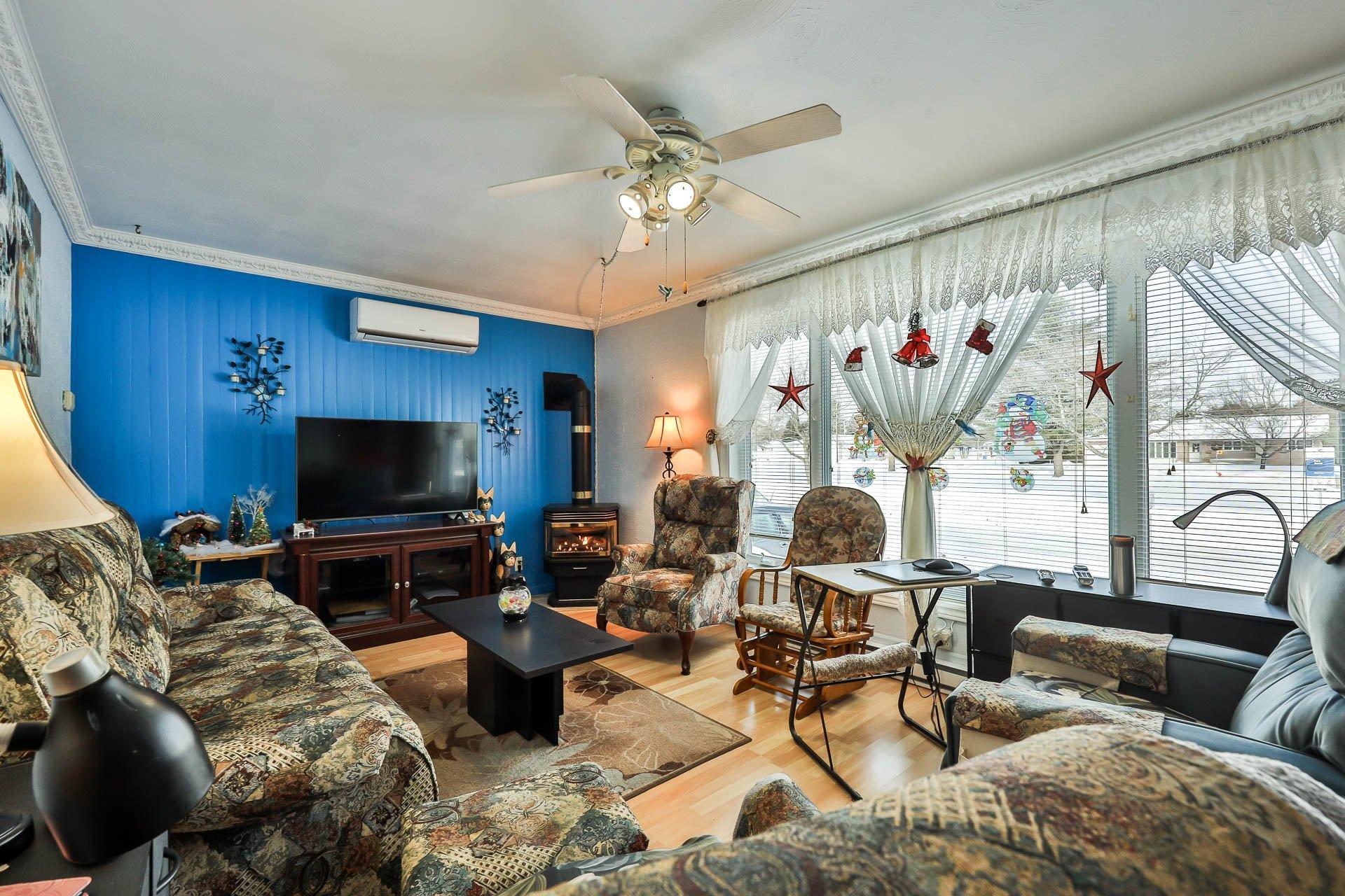 









136

 - 138


Rue Acres

,
Gatineau (Buckingham),




QC
J8L1W2

