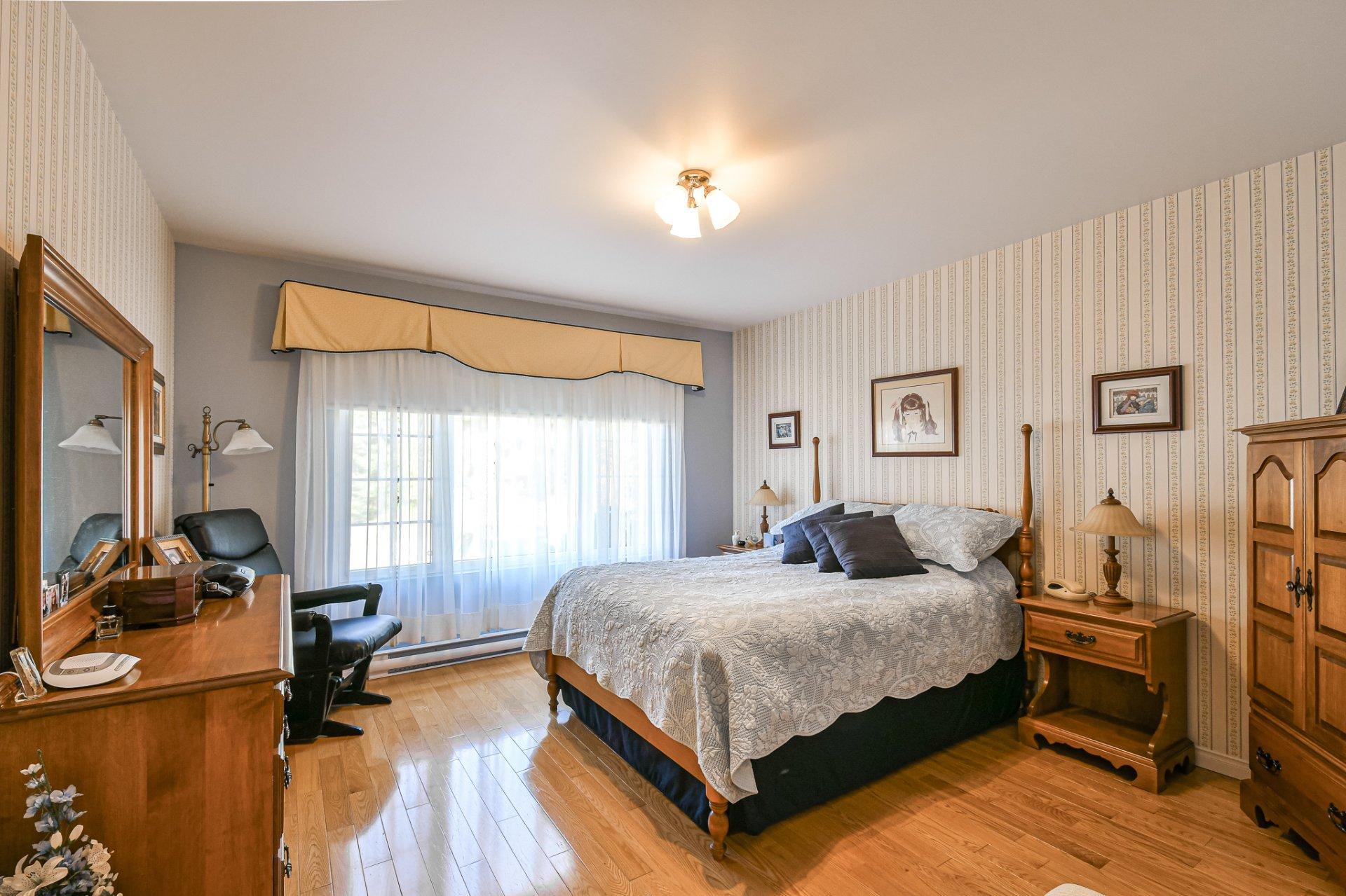 









565


Rue des Plaines

,
Sainte-Adèle,




QC
J8B1P6

