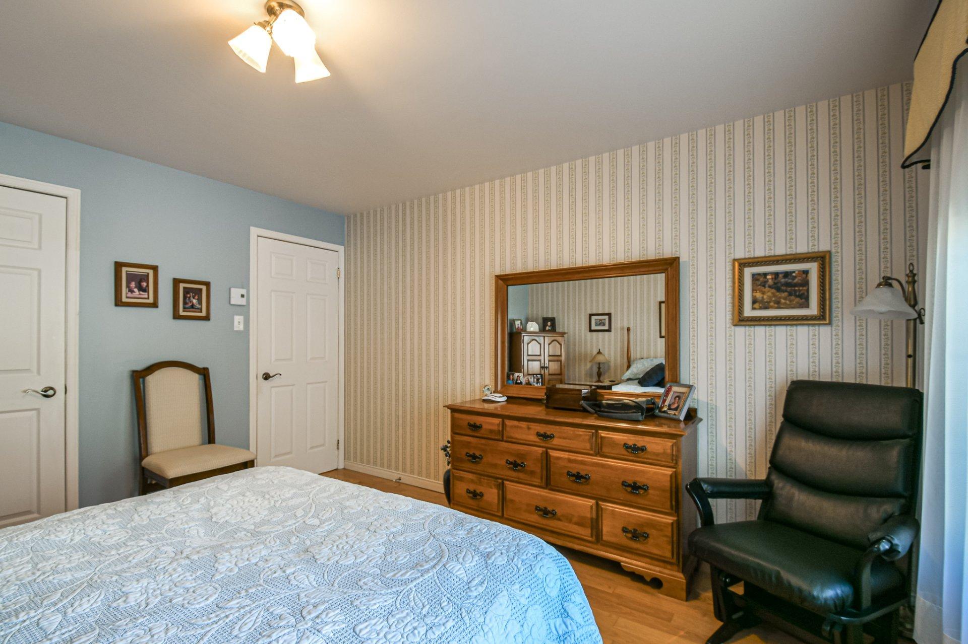 









565


Rue des Plaines

,
Sainte-Adèle,




QC
J8B1P6

