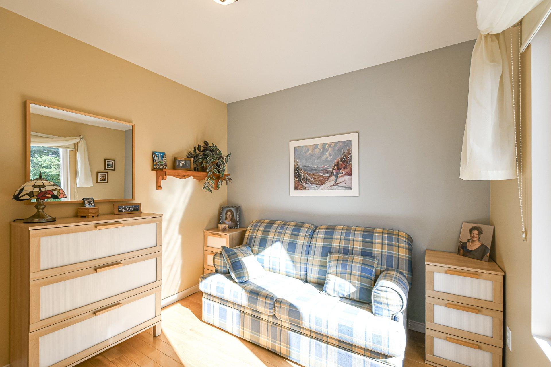 









565


Rue des Plaines

,
Sainte-Adèle,




QC
J8B1P6

