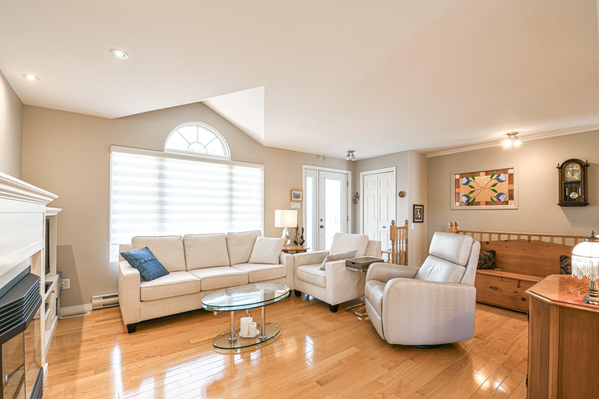 









565


Rue des Plaines

,
Sainte-Adèle,




QC
J8B1P6

