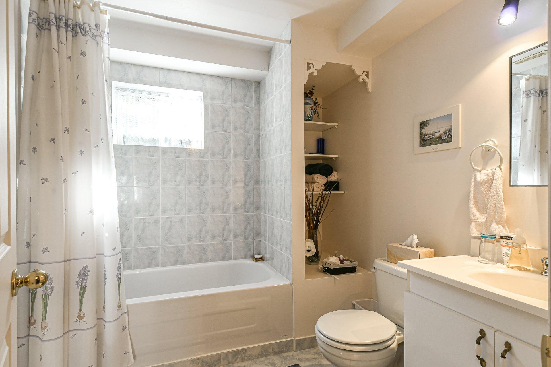 









565


Rue des Plaines

,
Sainte-Adèle,




QC
J8B1P6

