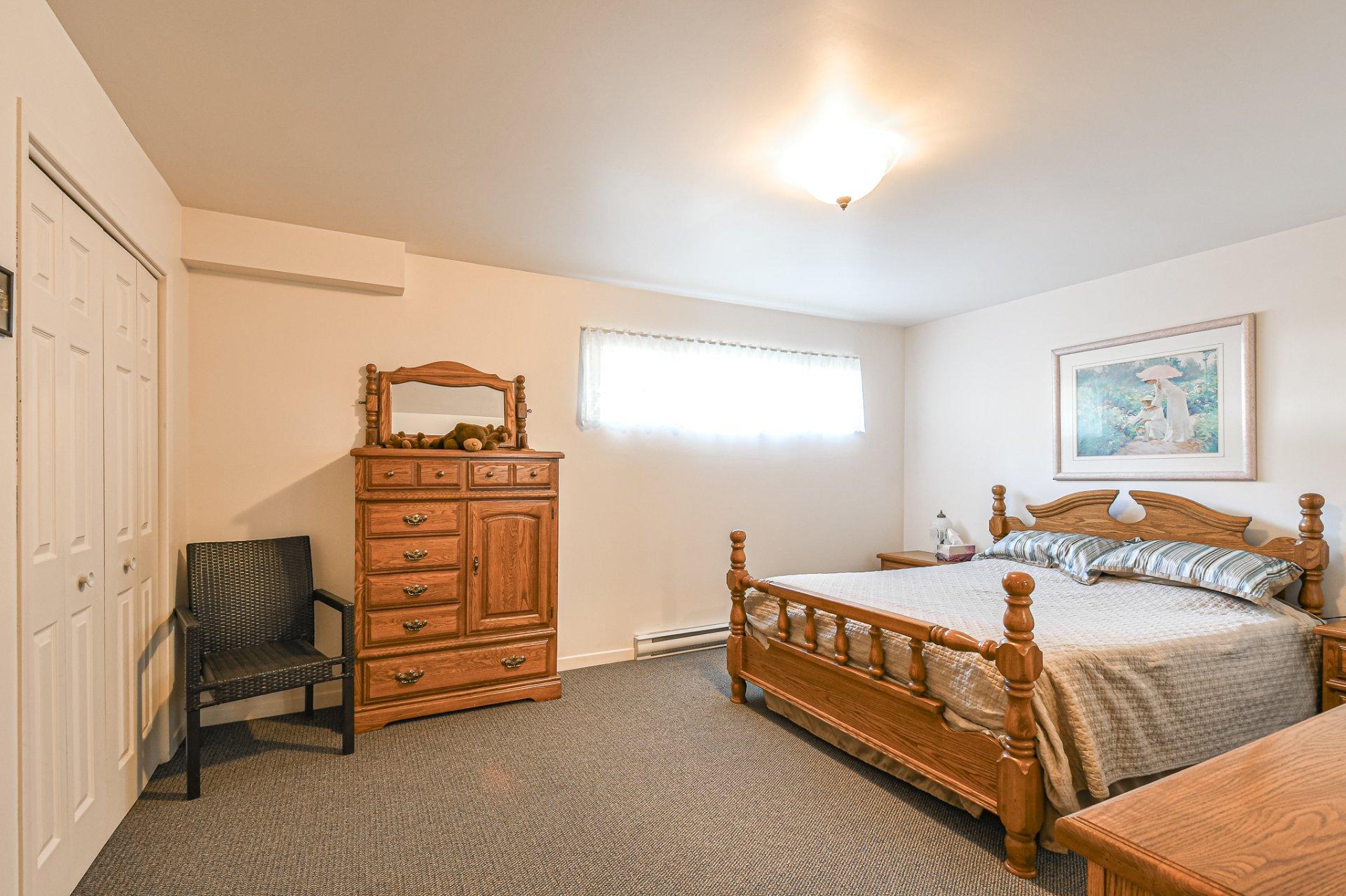 









565


Rue des Plaines

,
Sainte-Adèle,




QC
J8B1P6

