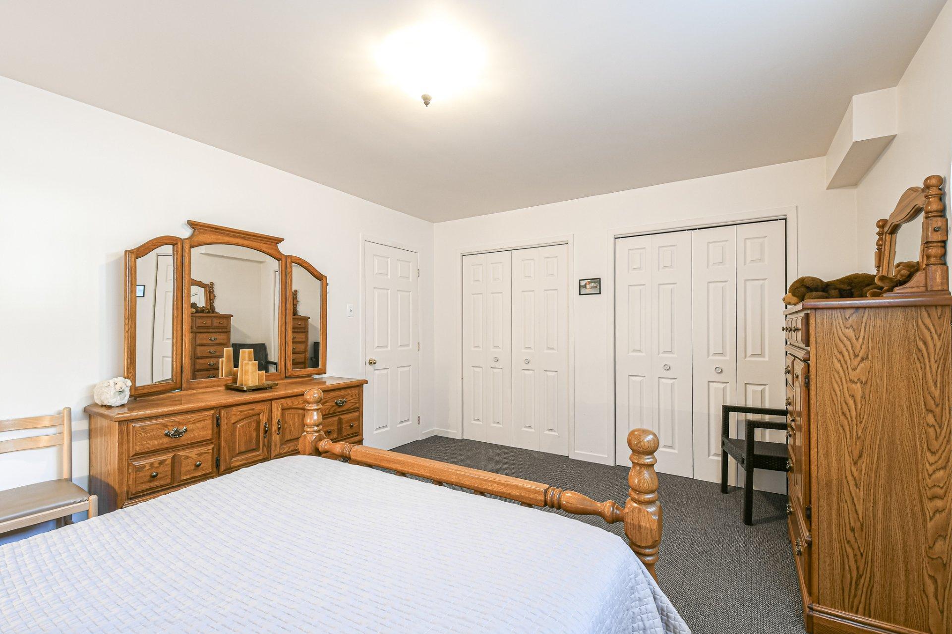 









565


Rue des Plaines

,
Sainte-Adèle,




QC
J8B1P6

