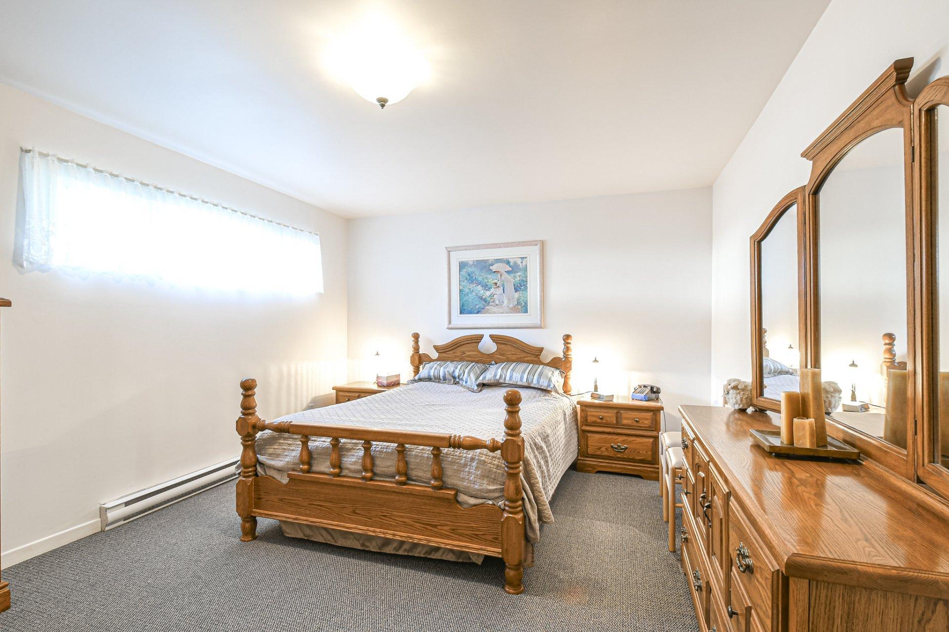 









565


Rue des Plaines

,
Sainte-Adèle,




QC
J8B1P6

