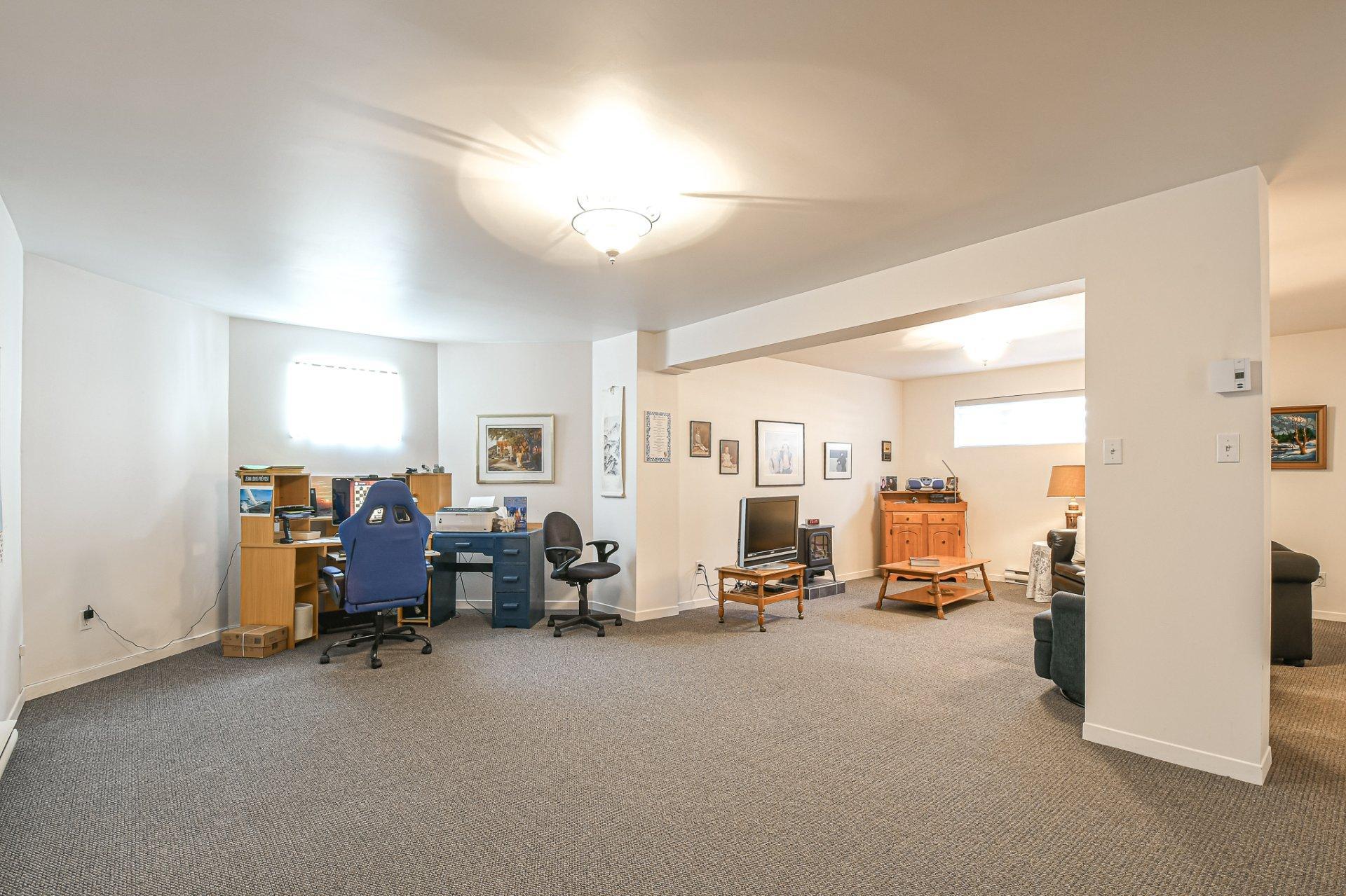 









565


Rue des Plaines

,
Sainte-Adèle,




QC
J8B1P6

