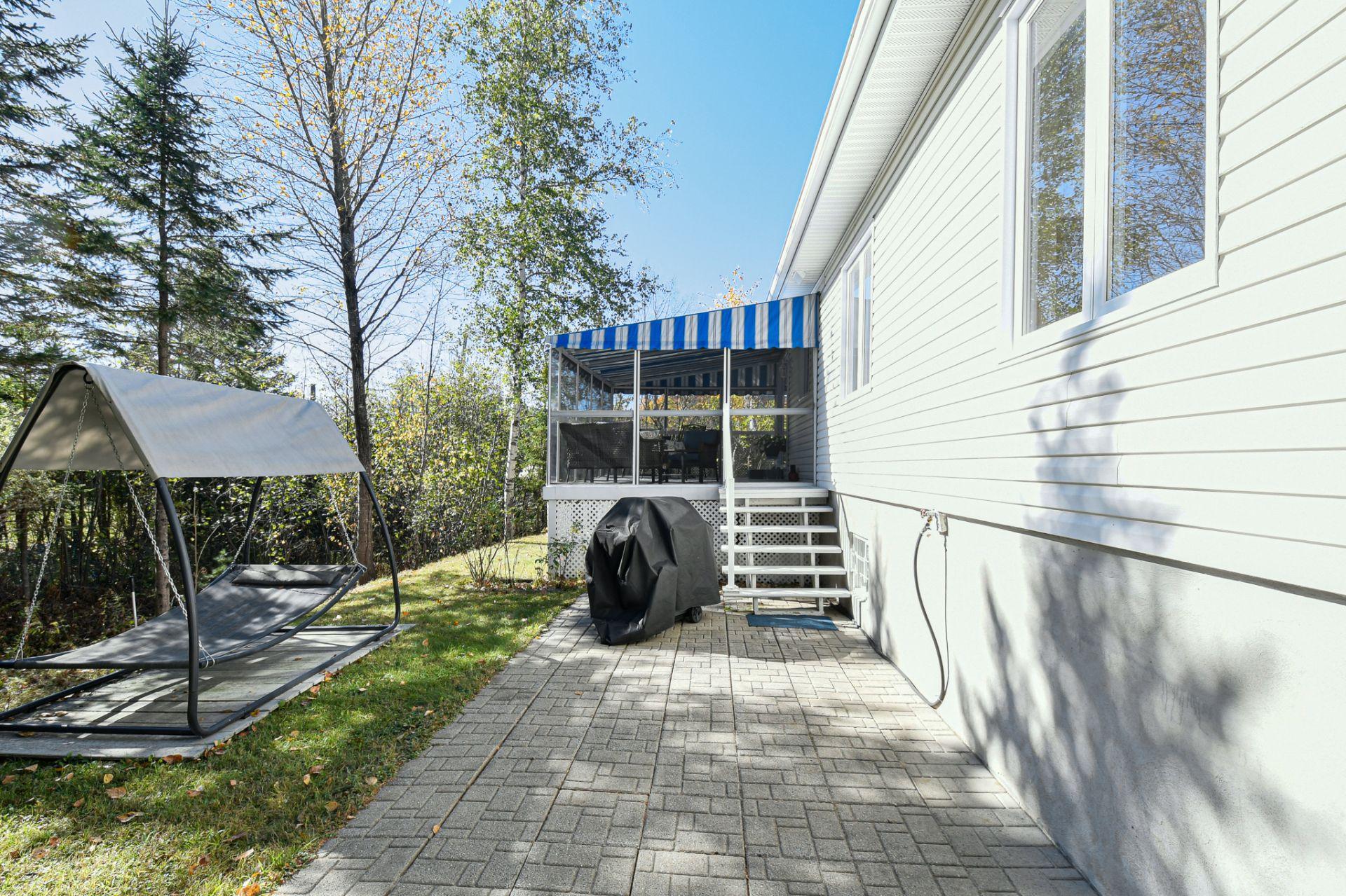 









565


Rue des Plaines

,
Sainte-Adèle,




QC
J8B1P6

