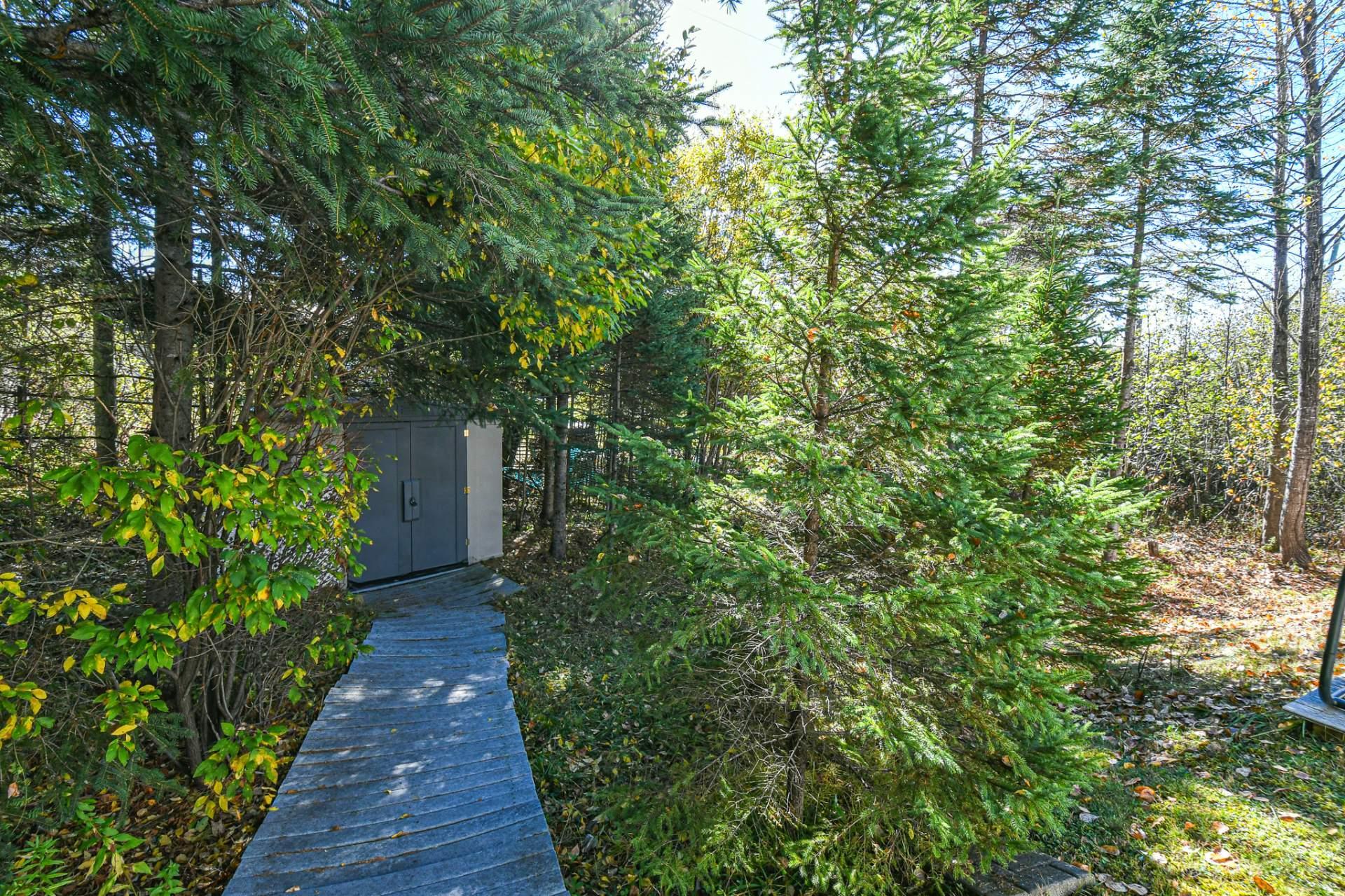 









565


Rue des Plaines

,
Sainte-Adèle,




QC
J8B1P6

