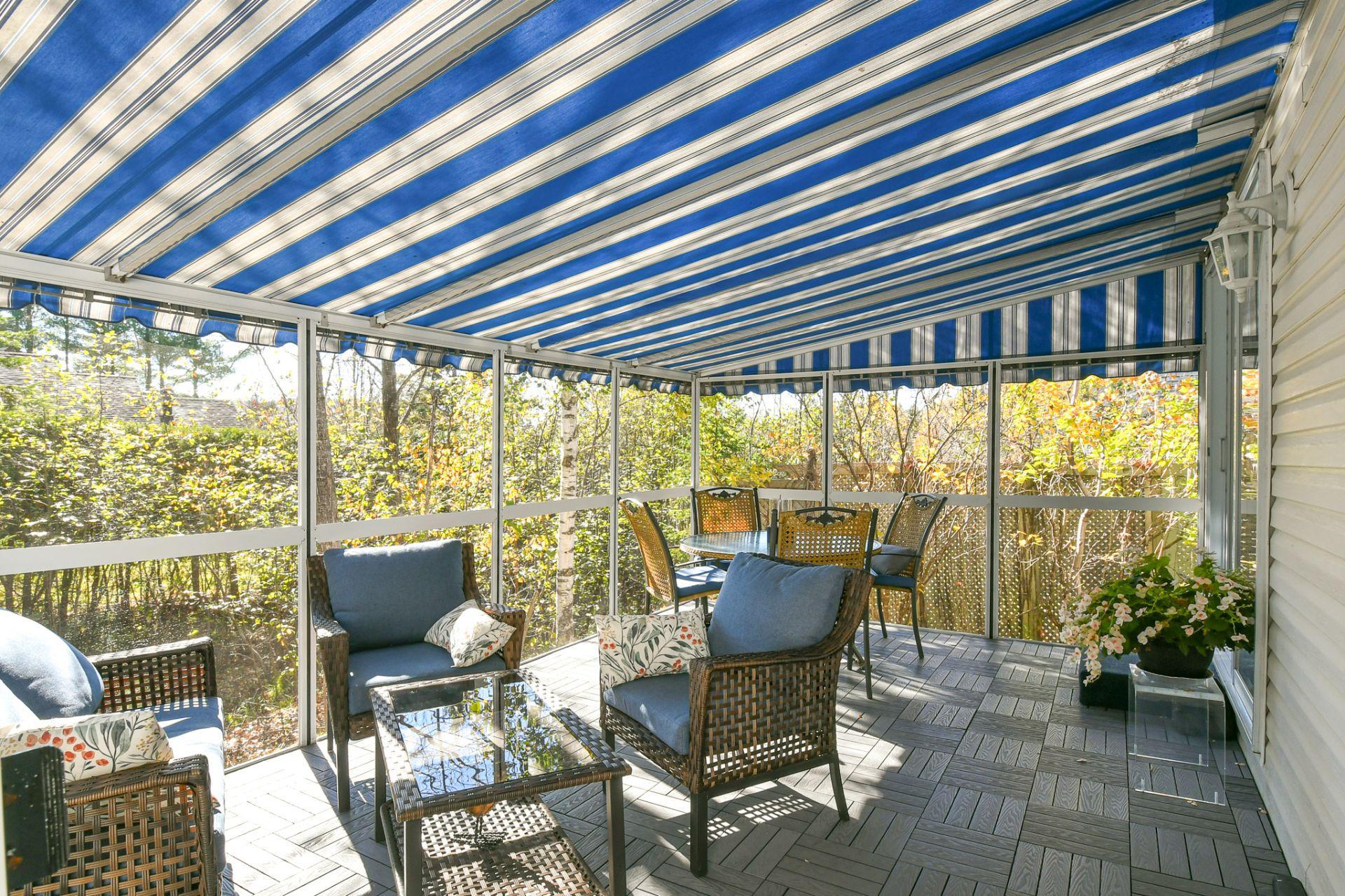 









565


Rue des Plaines

,
Sainte-Adèle,




QC
J8B1P6

