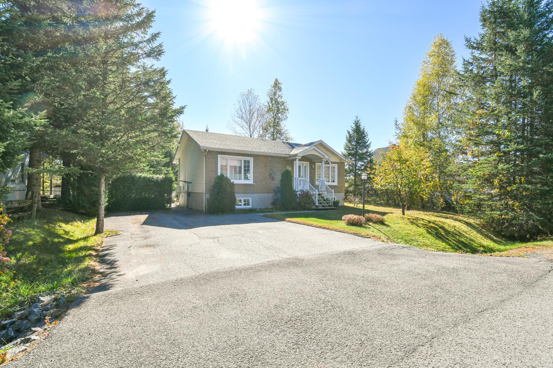 









565


Rue des Plaines

,
Sainte-Adèle,




QC
J8B1P6

