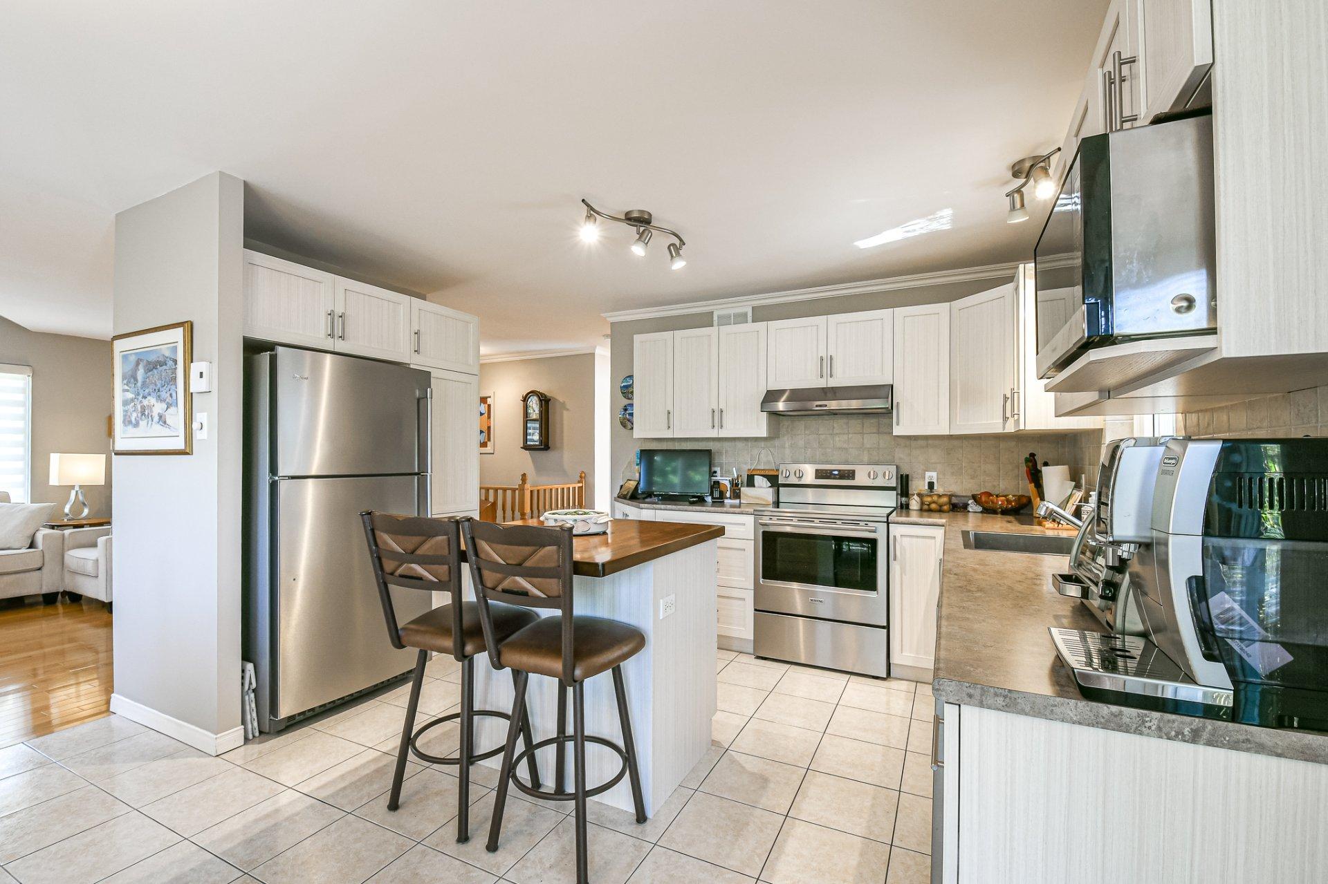 









565


Rue des Plaines

,
Sainte-Adèle,




QC
J8B1P6

