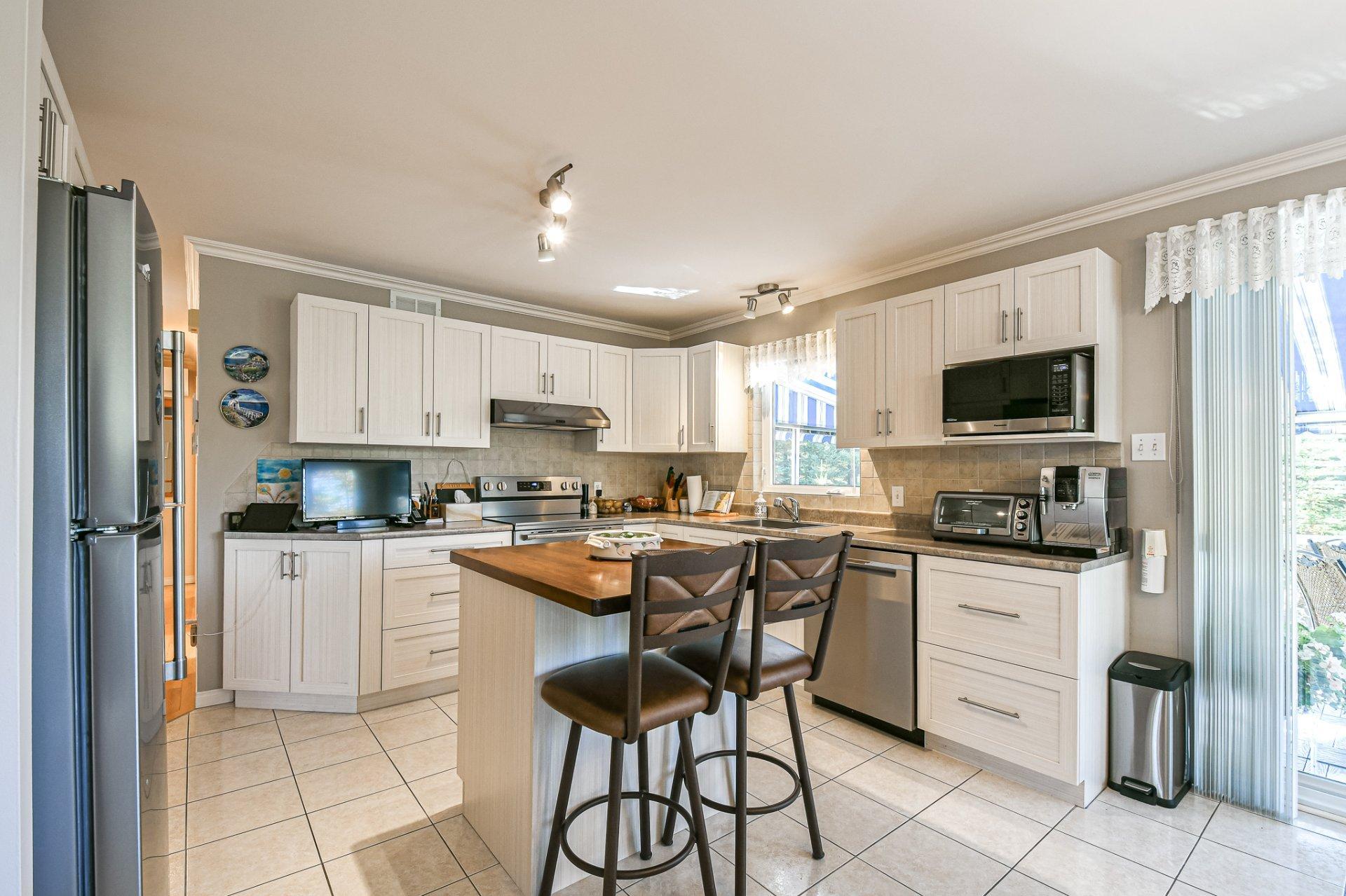 









565


Rue des Plaines

,
Sainte-Adèle,




QC
J8B1P6

