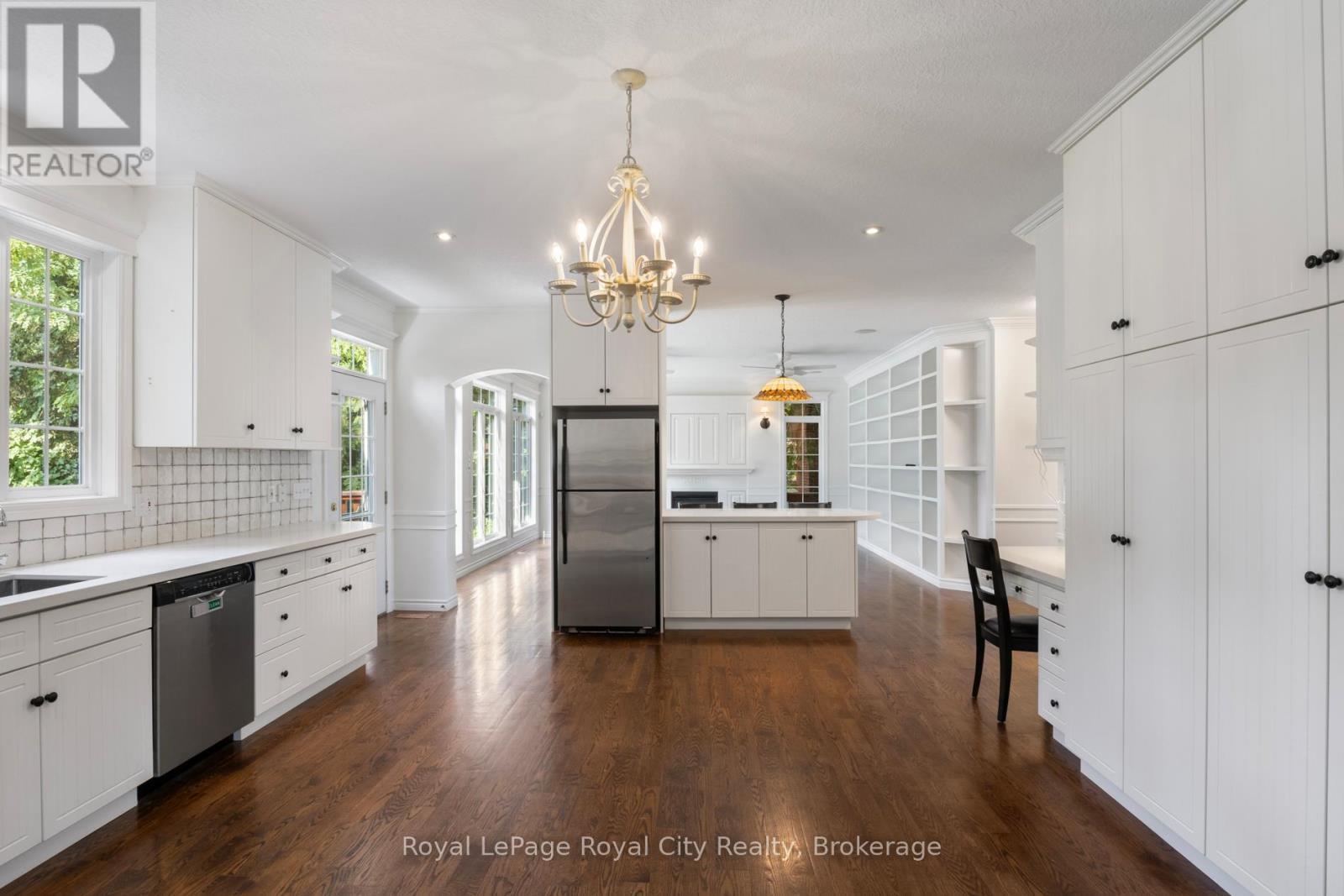 












168 PALMER STREET

,
Guelph (St. George's),




Ontario
N1E2R6

