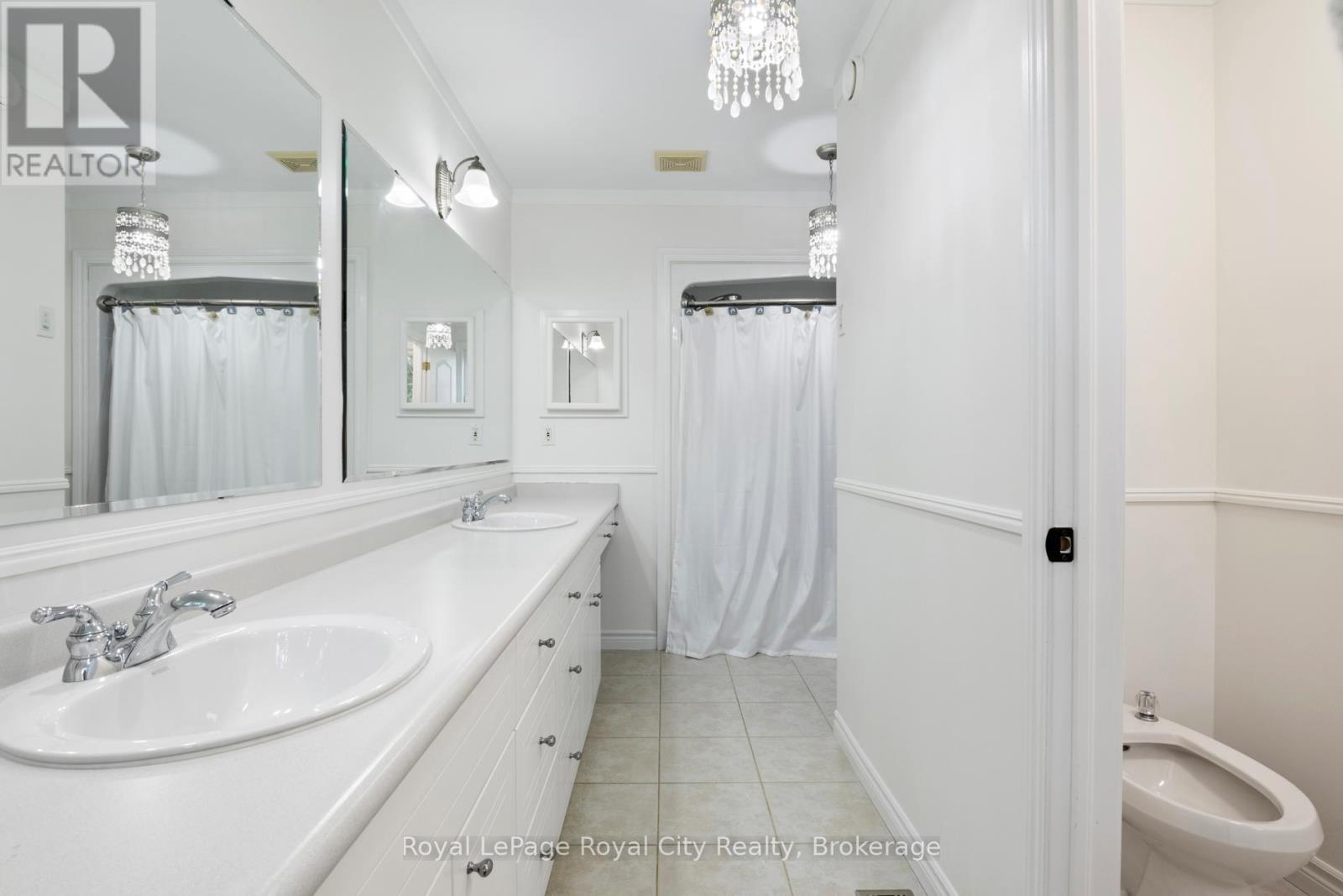 












168 PALMER STREET

,
Guelph (St. George's),




Ontario
N1E2R6

