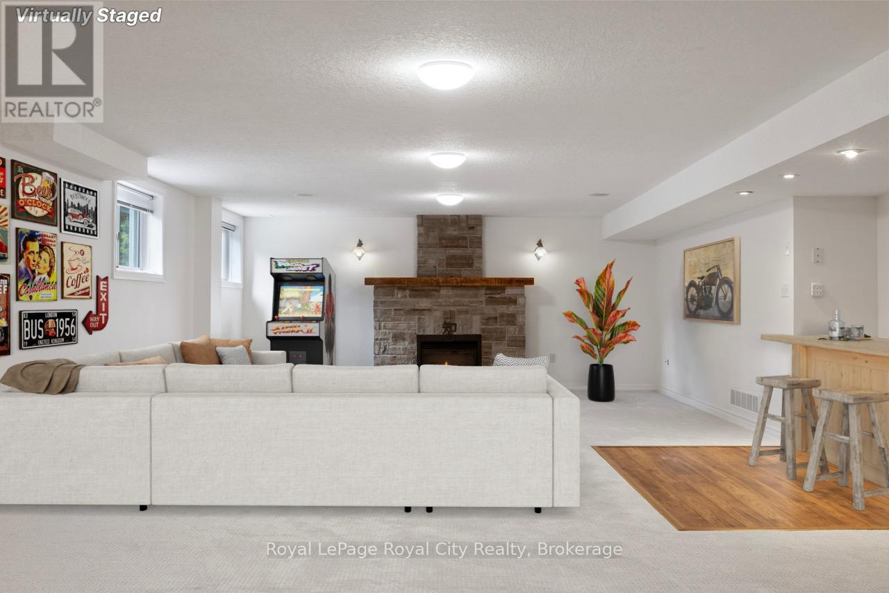 












168 PALMER STREET

,
Guelph (St. George's),




Ontario
N1E2R6

