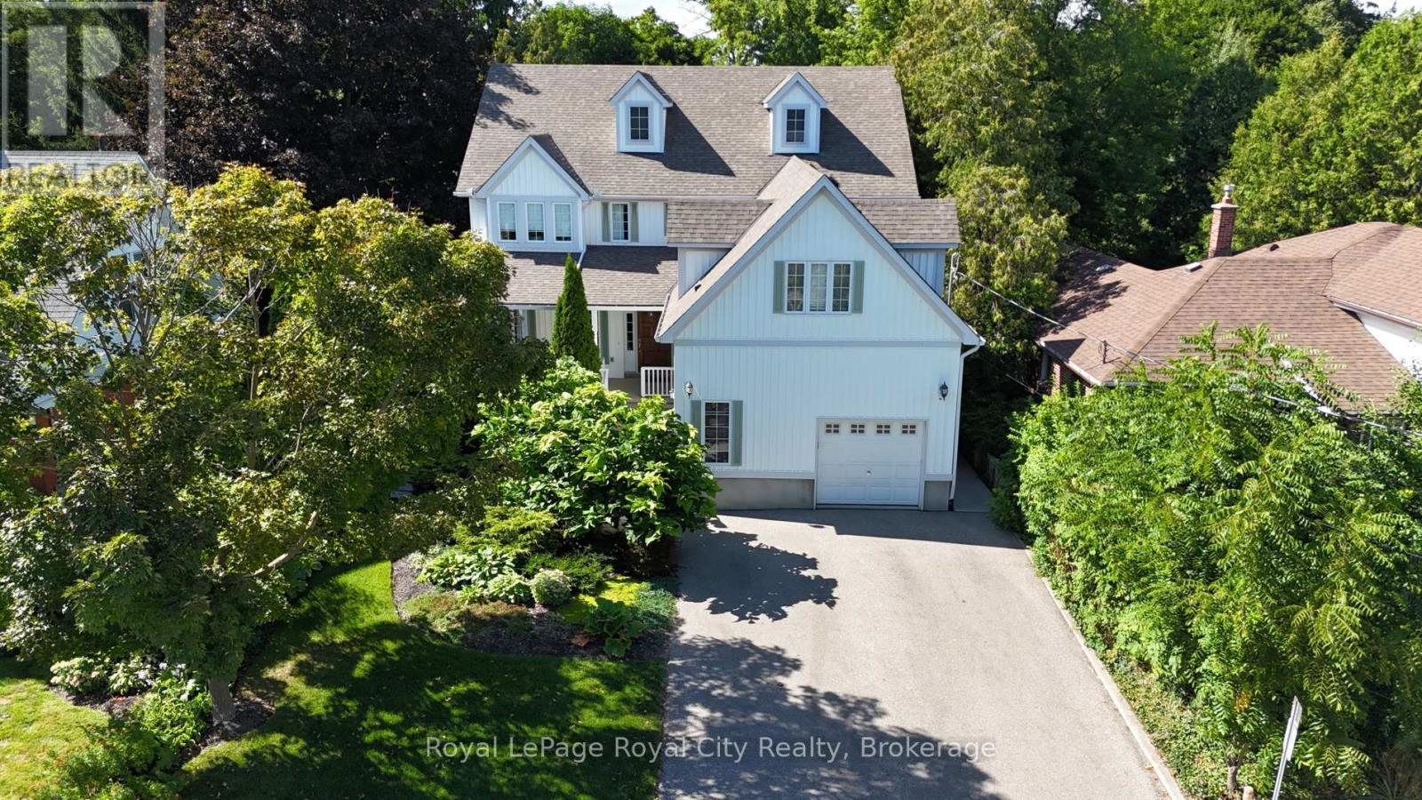 












168 PALMER STREET

,
Guelph (St. George's),




Ontario
N1E2R6

