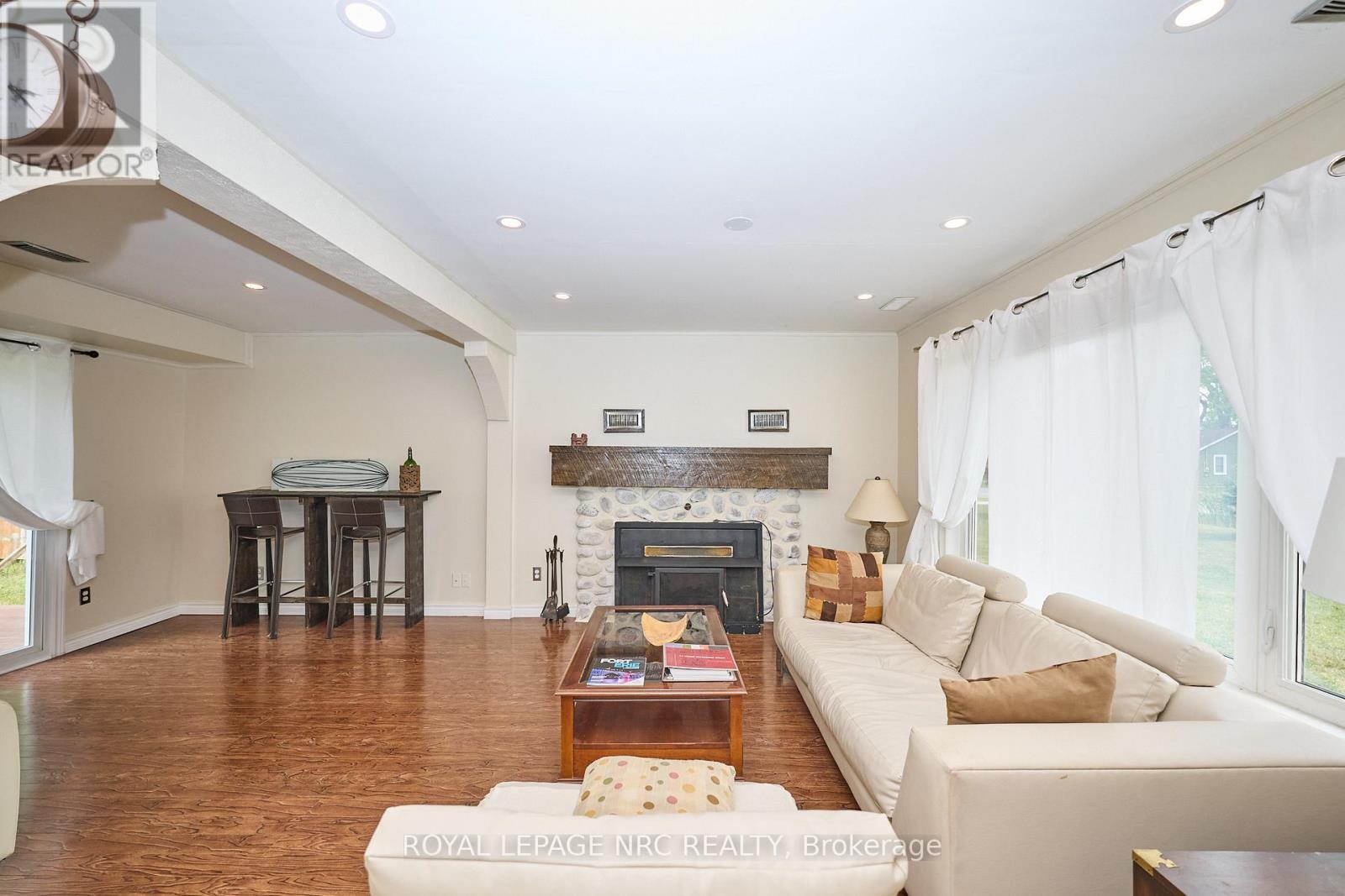 












3252 YOUNG AVENUE

,
Fort Erie (Ridgeway),




Ontario
L0S1N0

