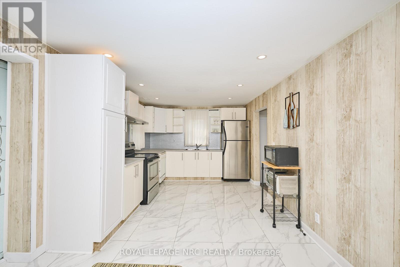 












3252 YOUNG AVENUE

,
Fort Erie (Ridgeway),




Ontario
L0S1N0

