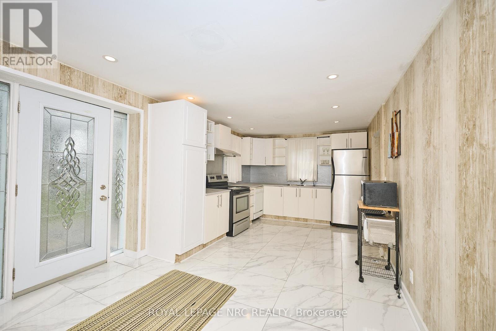 












3252 YOUNG AVENUE

,
Fort Erie (Ridgeway),




Ontario
L0S1N0

