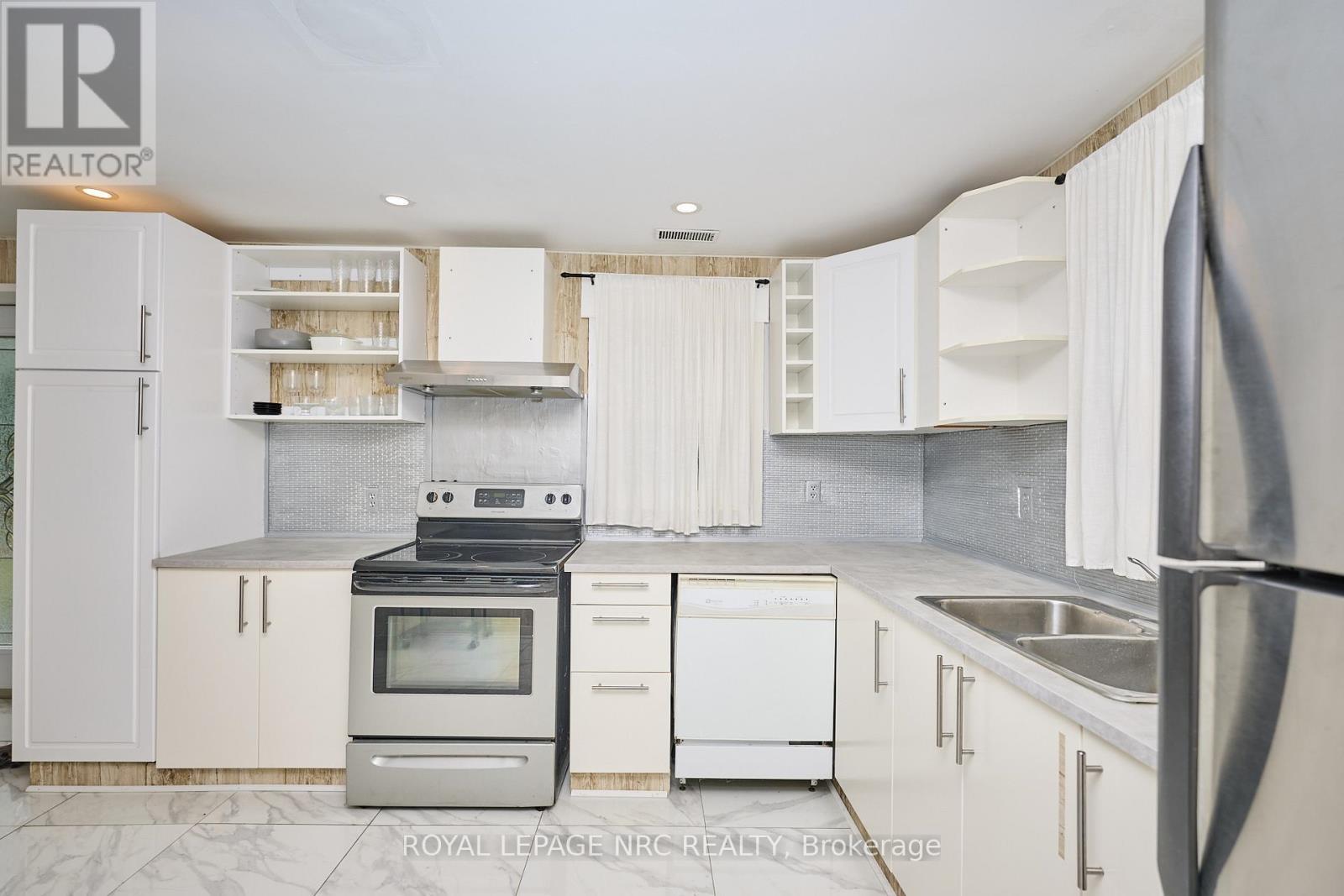 












3252 YOUNG AVENUE

,
Fort Erie (Ridgeway),




Ontario
L0S1N0

