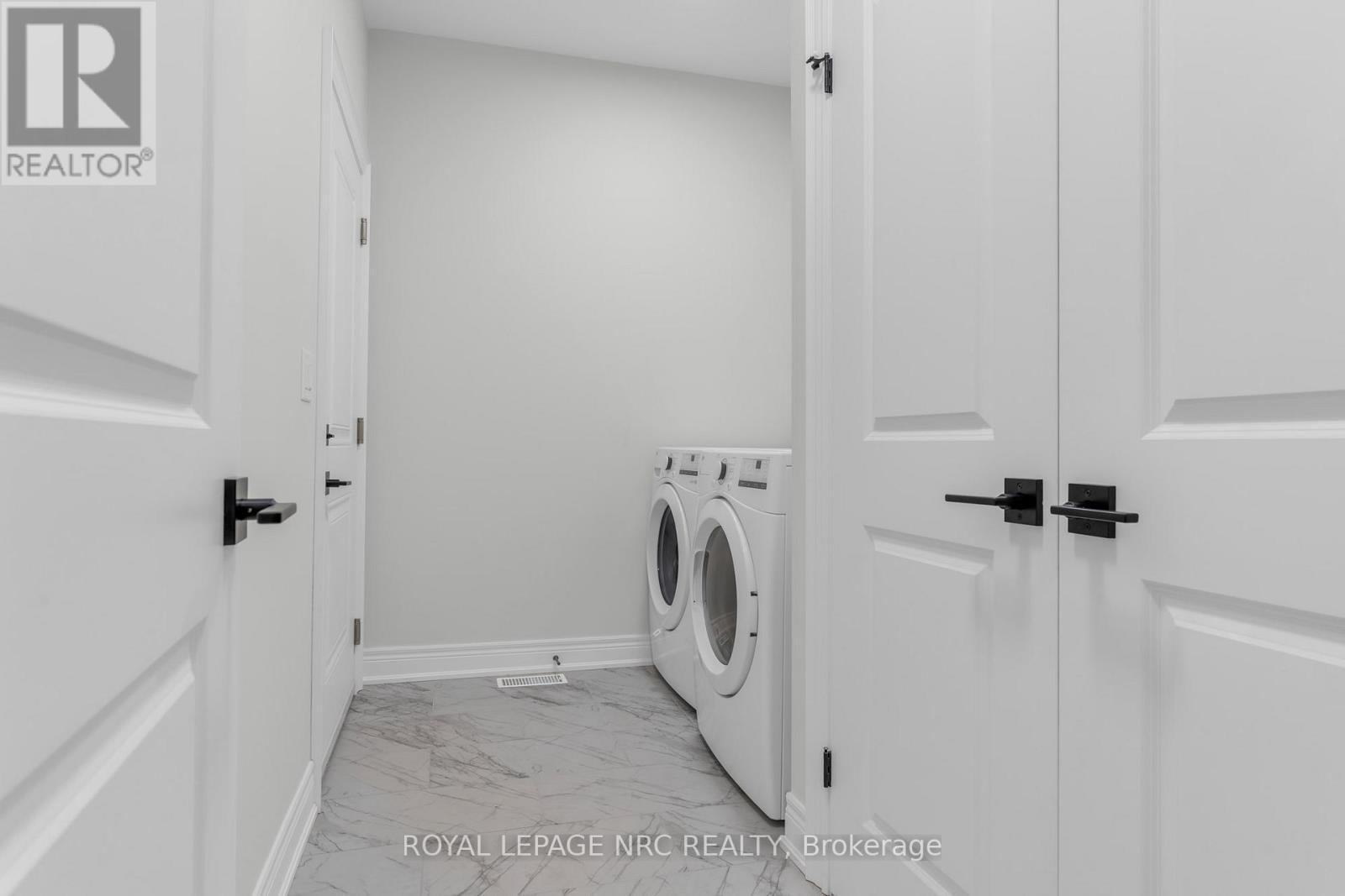 












732 CLARENCE STREET

,
Port Colborne (Sugarloaf),




Ontario
L3K0A8

