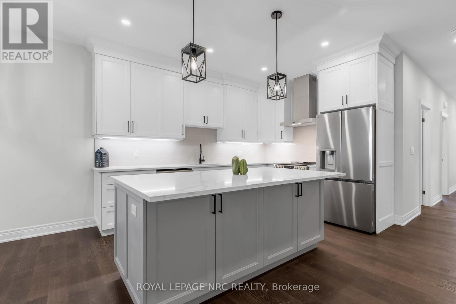 












732 CLARENCE STREET

,
Port Colborne (Sugarloaf),




Ontario
L3K0A8

