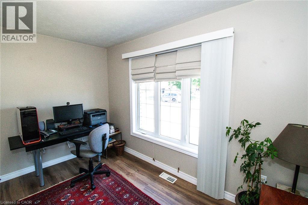 












108 FOREST Street E

,
Dunnville,




Ontario
N1A1N8

