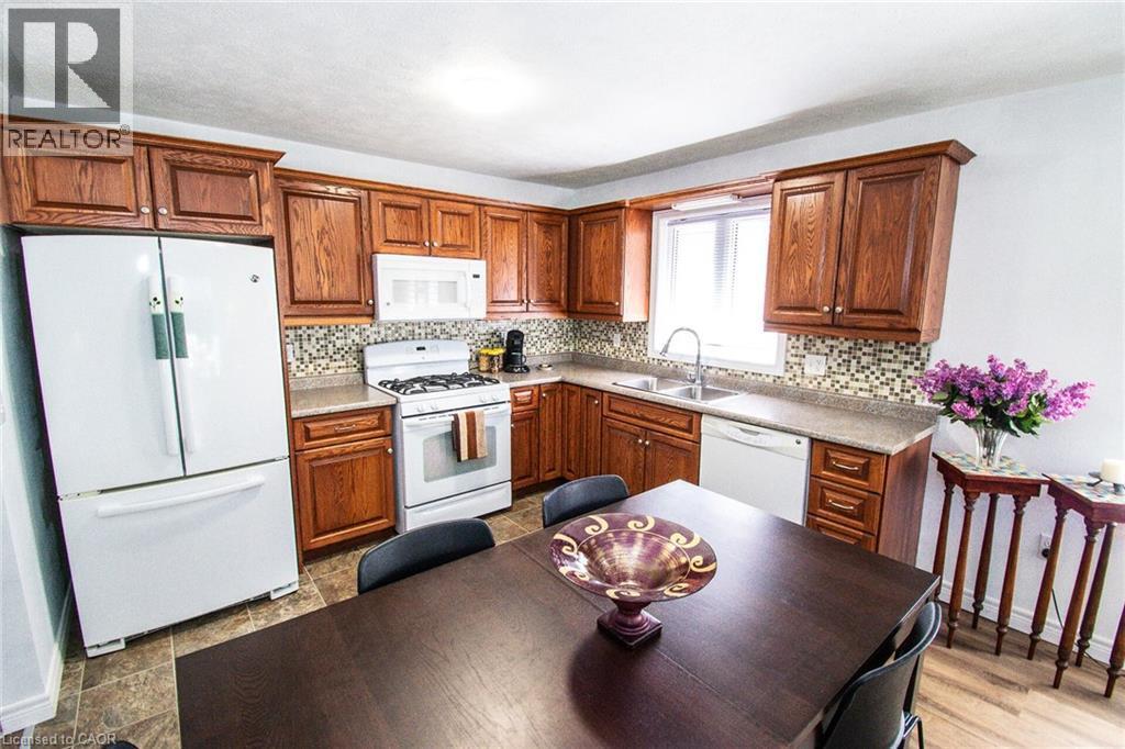 












108 FOREST Street E

,
Dunnville,




Ontario
N1A1N8

