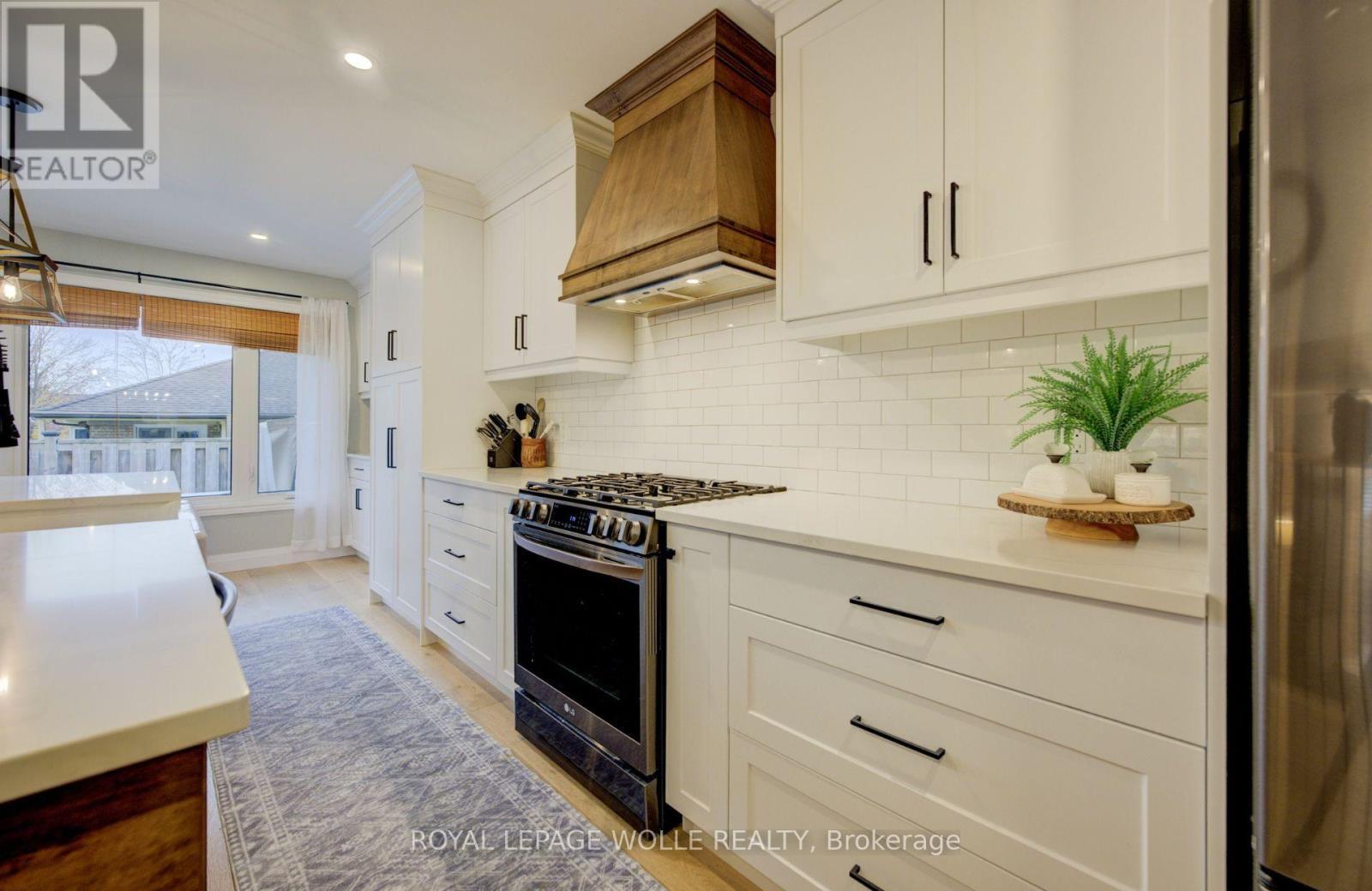 












1 EDGEWOOD COURT

,
Wellesley,




Ontario
N0B2T0

